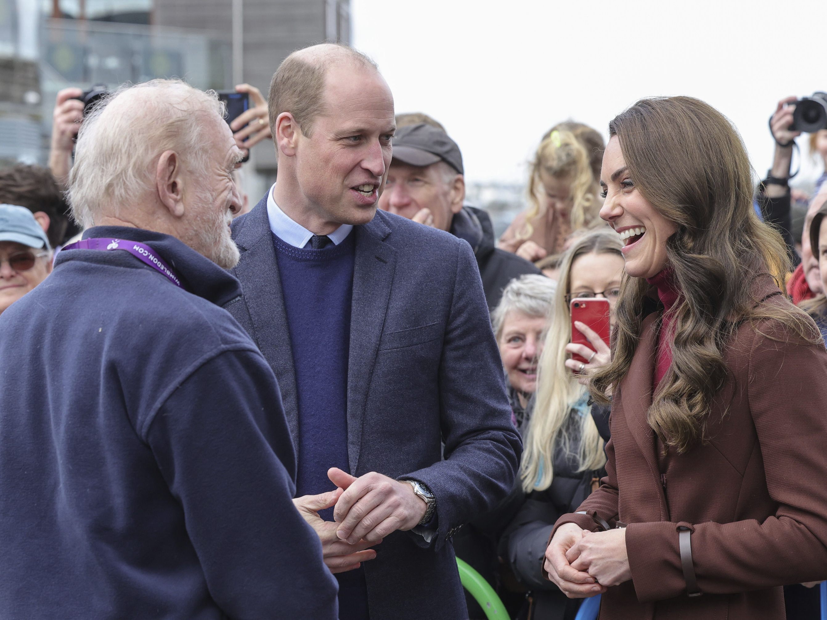 Prinzessin Kate hatte ein Wiedersehen mit ihrem ehemaligen Geschichtelehrer. Prinzessin Kate hatte ein Wiedersehen mit ihrem ehemaligen Geschichtelehrer.