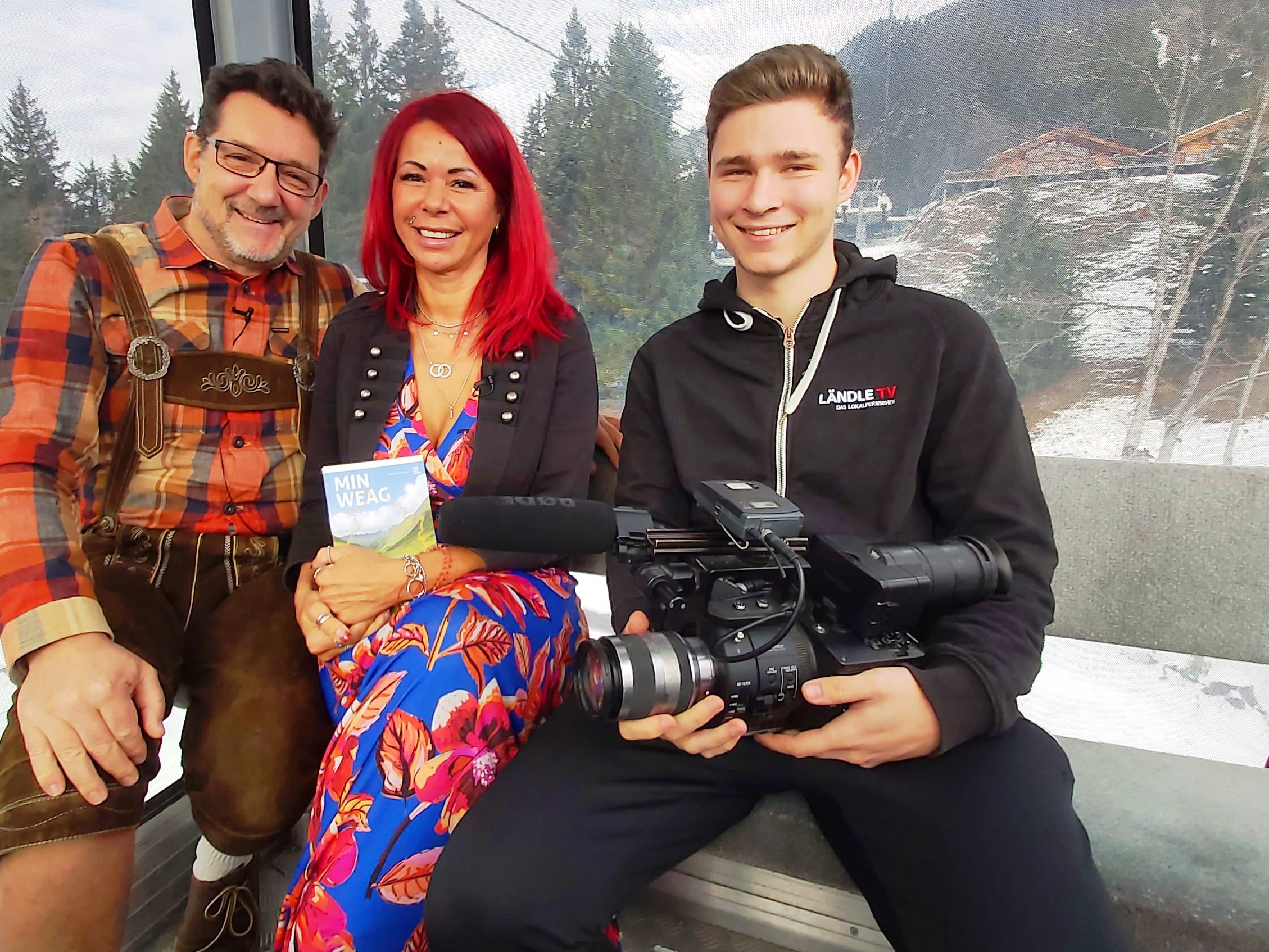 Corinne Stadelmann (mi) ist in der 268. Sendung "us dr Gondl" zu Gast bei Andreas Seeburger am Muttersberg.