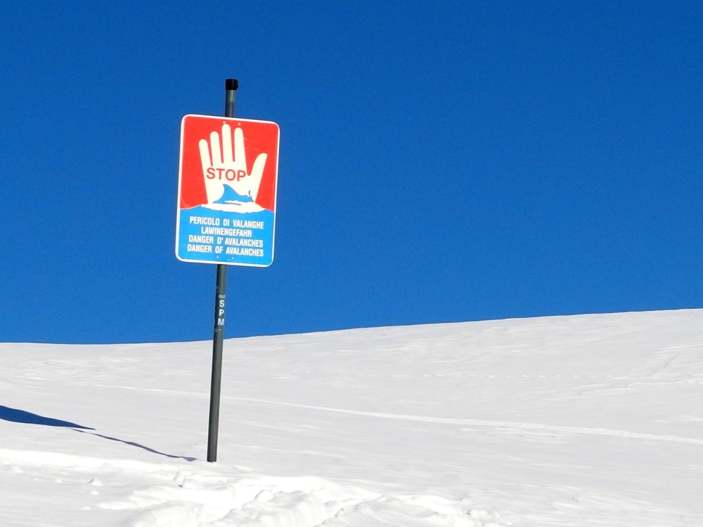 Auch am Montag herrscht hohe Lawinengefahr.