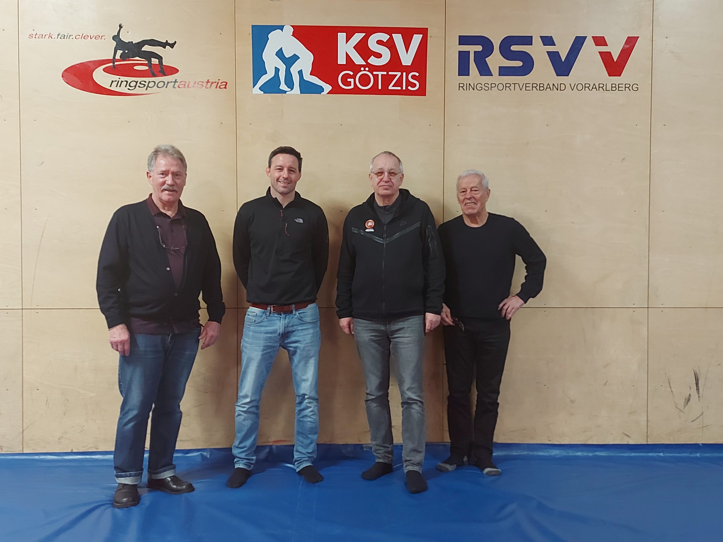 Karl-Martin Dittmann und Matthias Kathan flankiert von den beiden „Urgesteinen“ Dietmar Burger und Bruno Hartmann Karl-Martin Dittmann und Matthias Kathan flankiert von den beiden „Urgesteinen“ Dietmar Burger und Bruno Hartmann