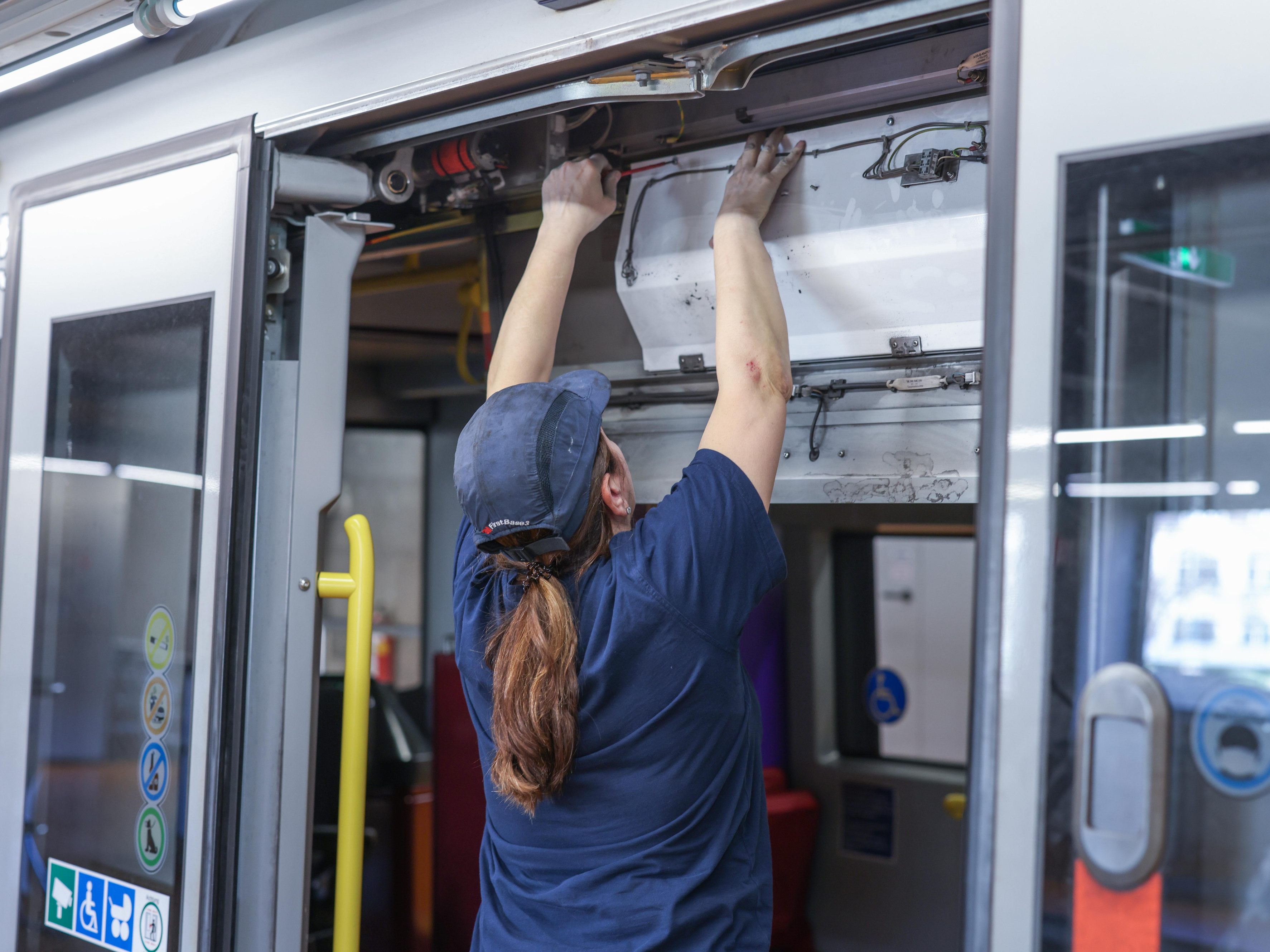 Die Initiative „FiT – Frauen in Technik“ der Wiener Linien wird ausgebaut. Die Initiative „FiT – Frauen in Technik“ der Wiener Linien wird ausgebaut.