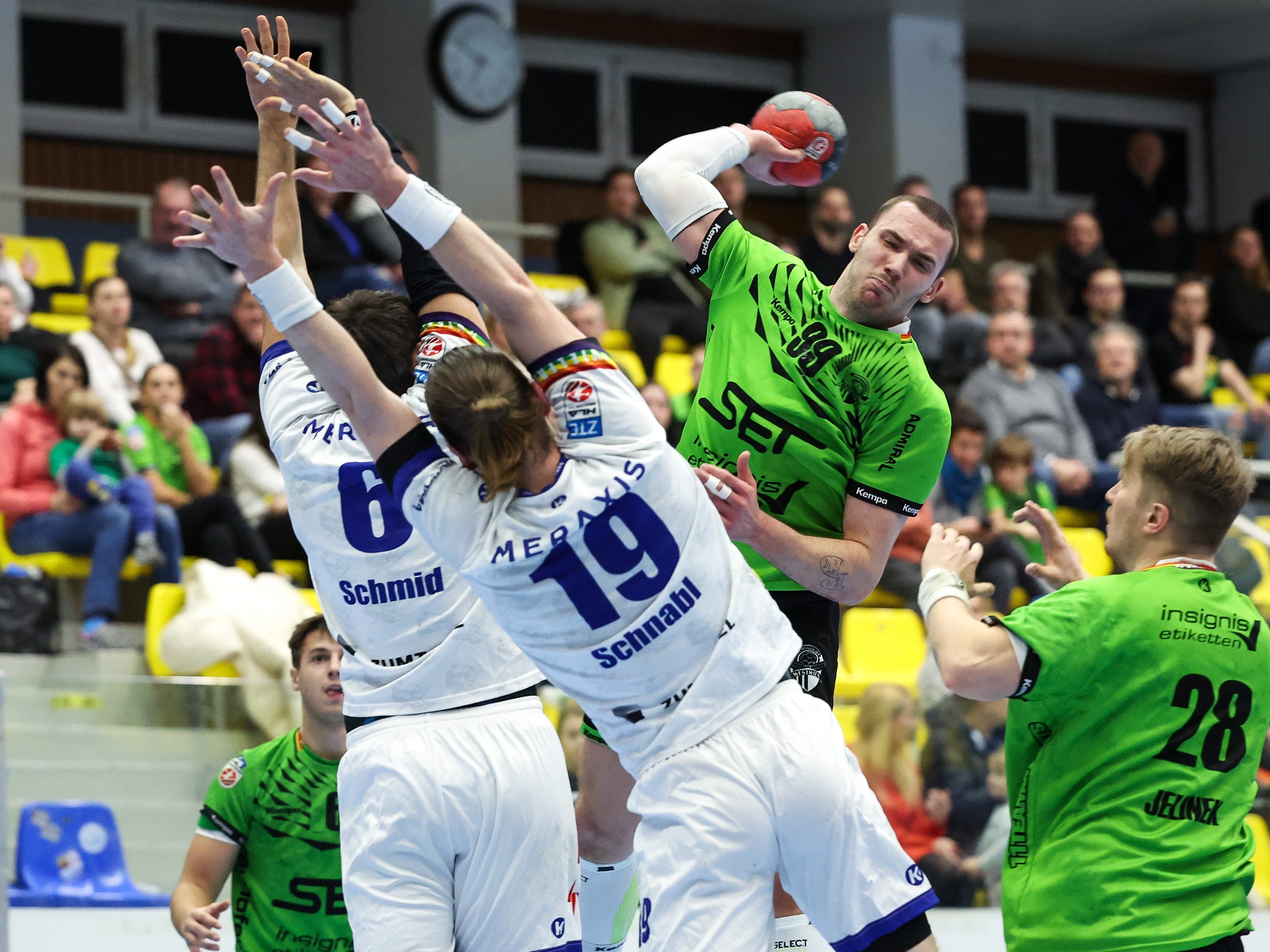 Schmid und Schnabl beim Block-Versuch gegen Katic. Schmid und Schnabl beim Block-Versuch gegen Katic.