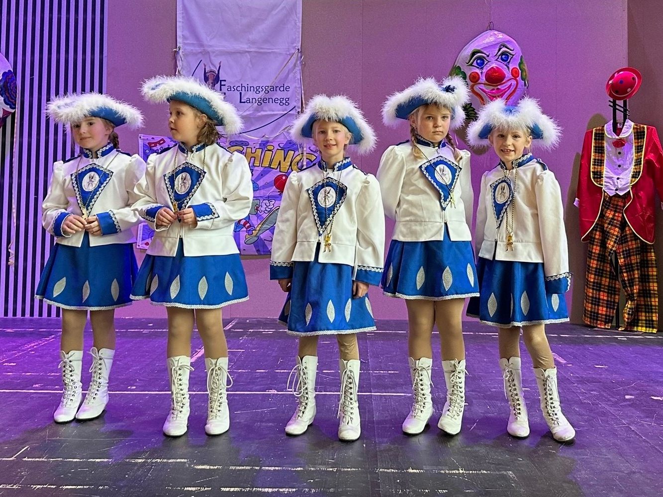 Riesenapplaus für die kleinsten Gardemädchen der Faschingsgarde Langenegg. Riesenapplaus für die kleinsten Gardemädchen der Faschingsgarde Langenegg.