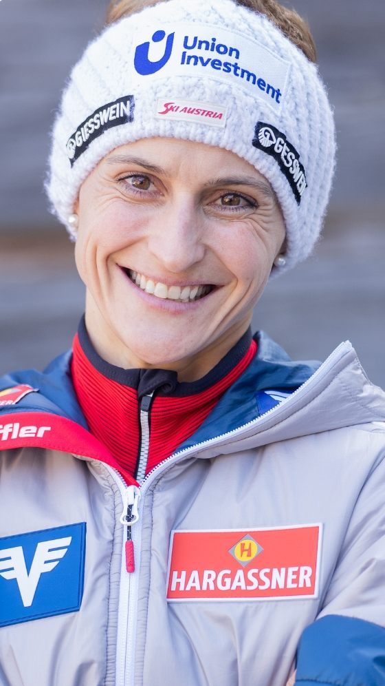 Nach fünf Saisonsiegen auf kleinen Schanzen ist Eva Pinkelnig eine große Favoritin auf WM-Edelmetall.