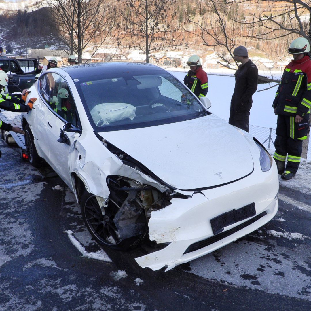 Am Fahrzeug entstand erheblicher Schaden.