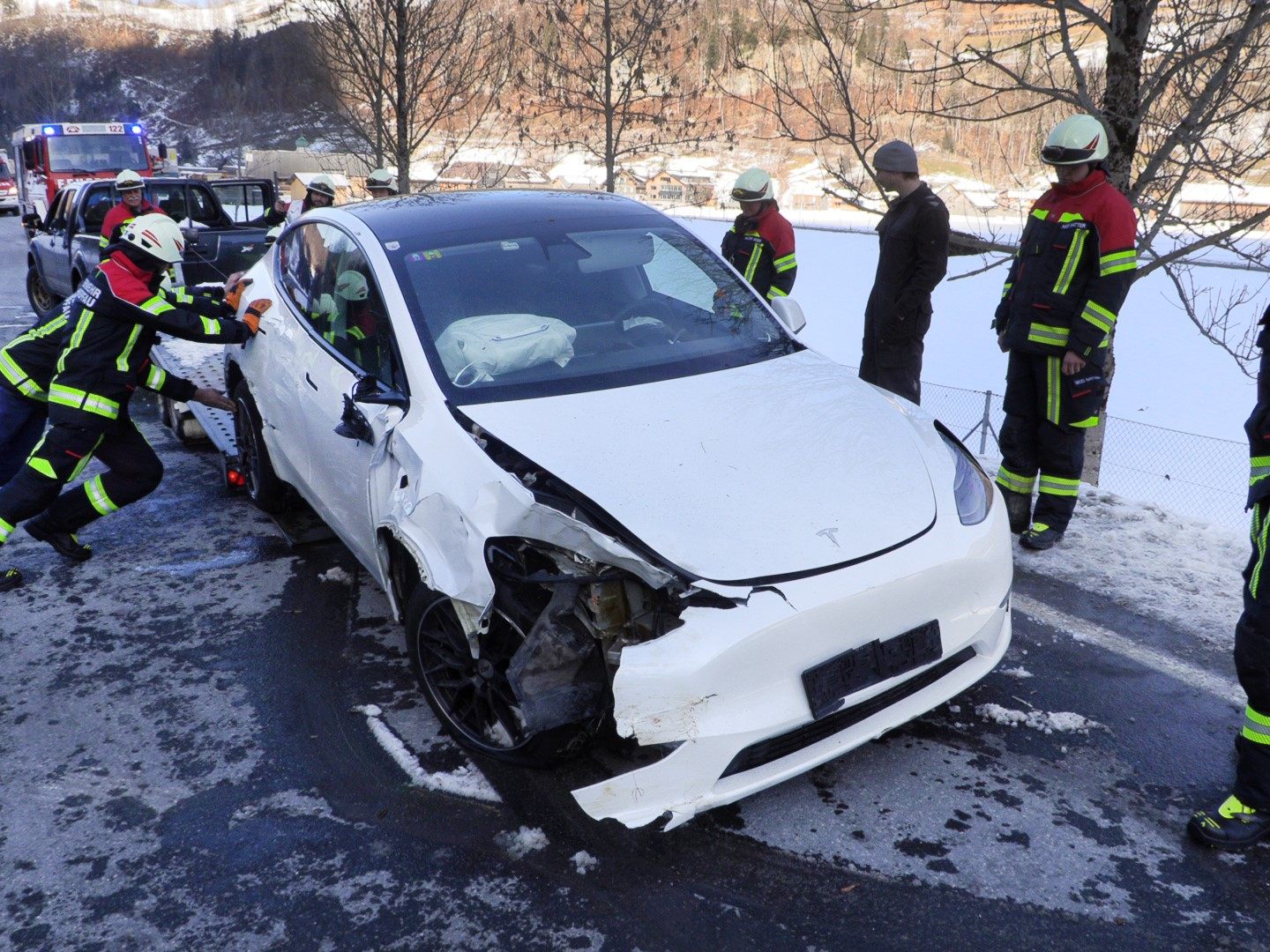 Am Fahrzeug entstand erheblicher Schaden. Am Fahrzeug entstand erheblicher Schaden.