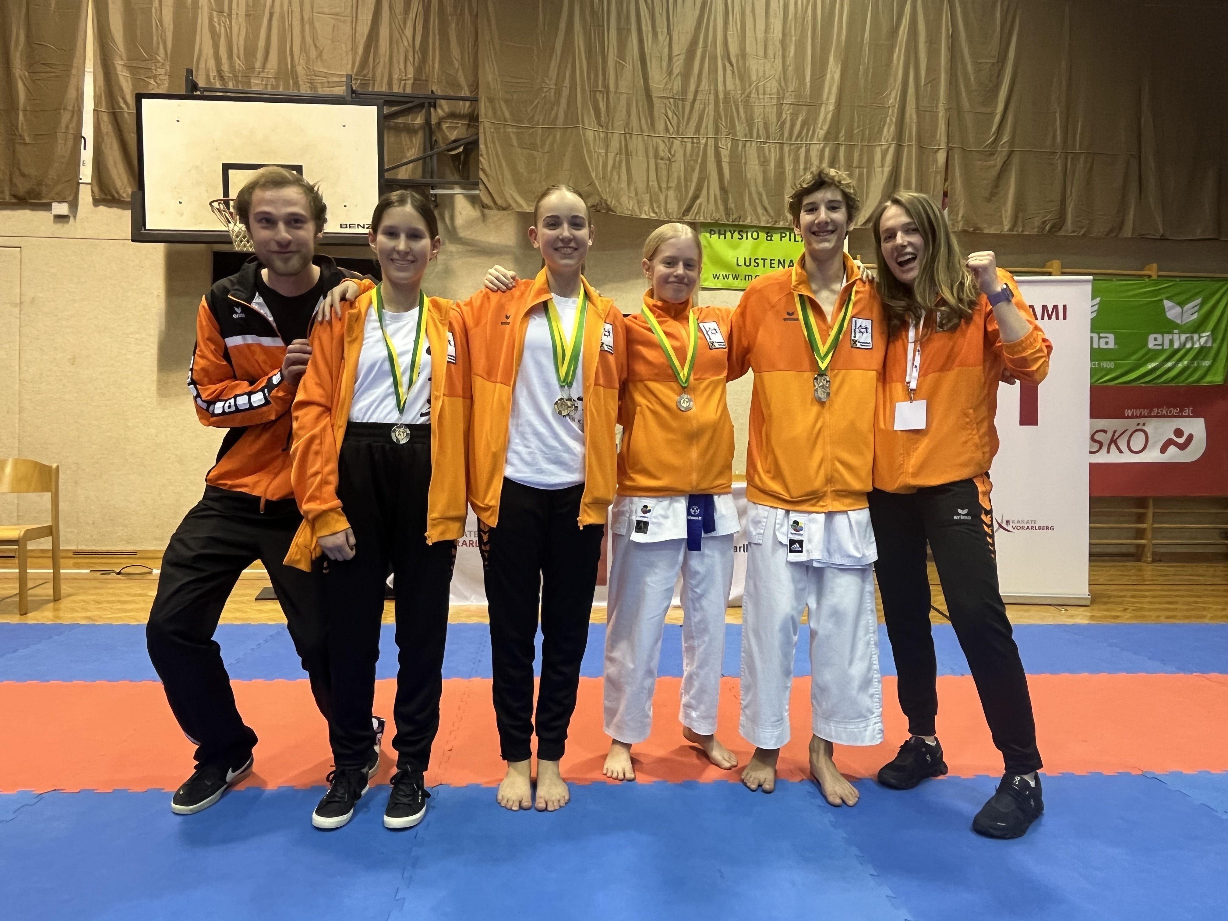 Sieger mit den Coaches Sarah und Clemens
