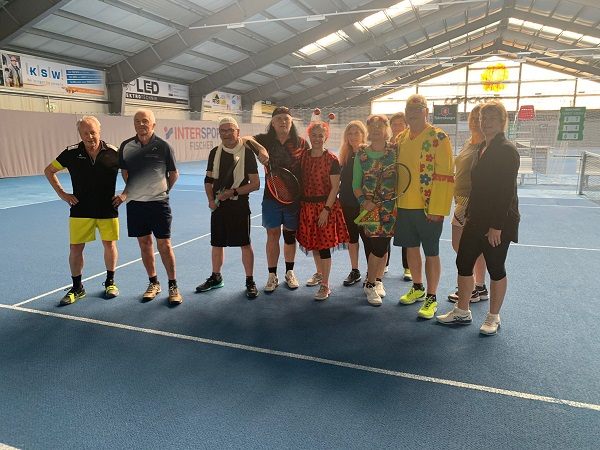 PVÖ-Faschingsfeier auf dem Tennisplatz