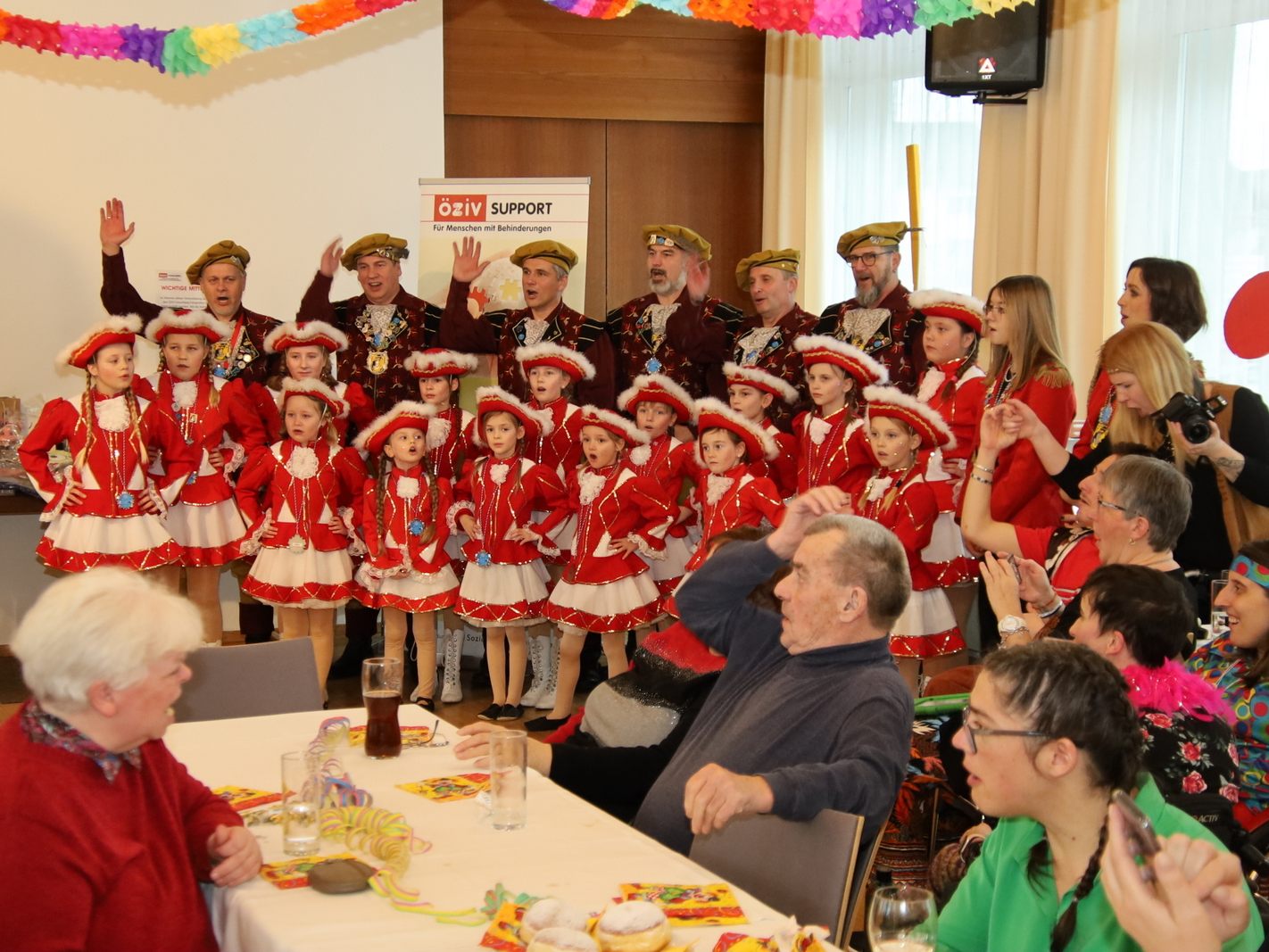 Prinzenpaarbesuch beim Zivilinvalidenball