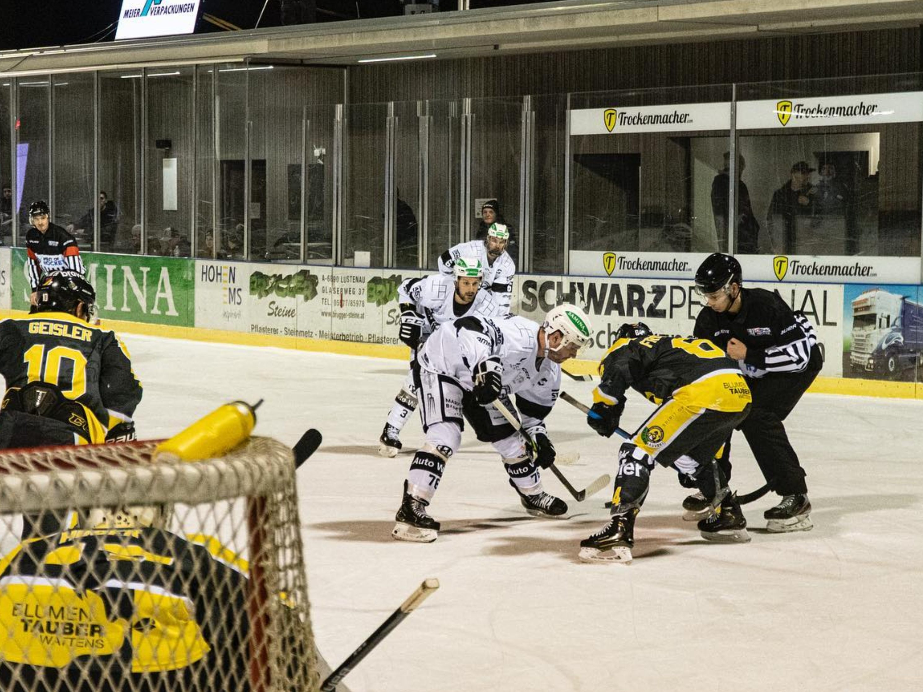Mit einem vollen Erfolg gegen Wattens sicherte sich der SC SAMINA Hohenems den ersten Rang nach dem Grunddurchgang in der Gruppe West der Ö-Eishockeyliga