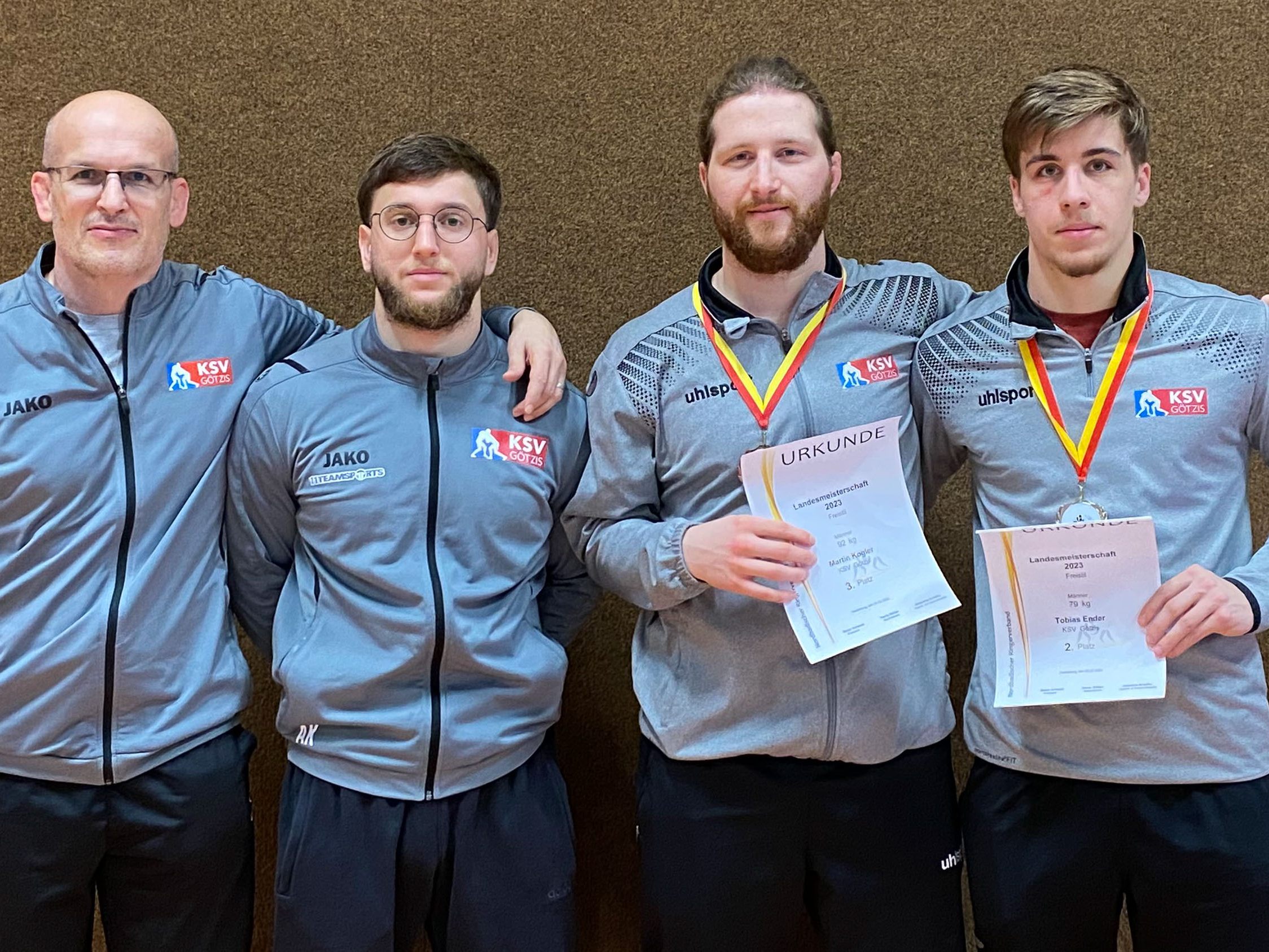 Trainer Michael Häusle mit Kerim Avci und den Medaillengewinnern Tobias Ender und Martin Kogler Trainer Michael Häusle mit Kerim Avci und den Medaillengewinnern Tobias Ender und Martin Kogler