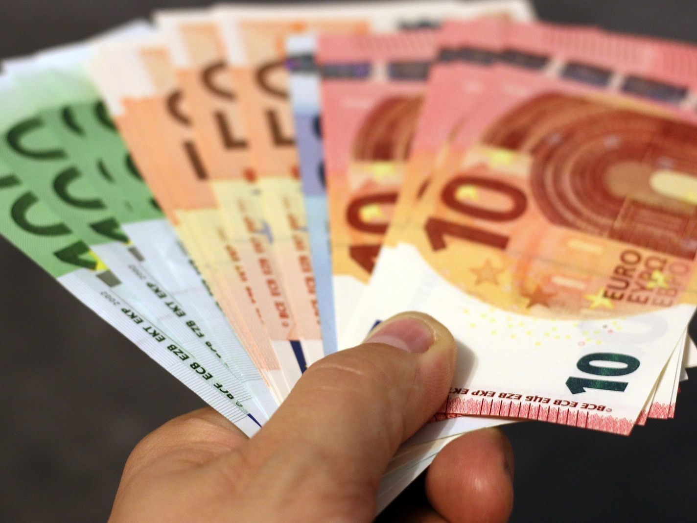 Die FPÖ könnte von einem russischen PR-Agenten Geld bekommen haben. Die FPÖ könnte von einem russischen PR-Agenten Geld bekommen haben.