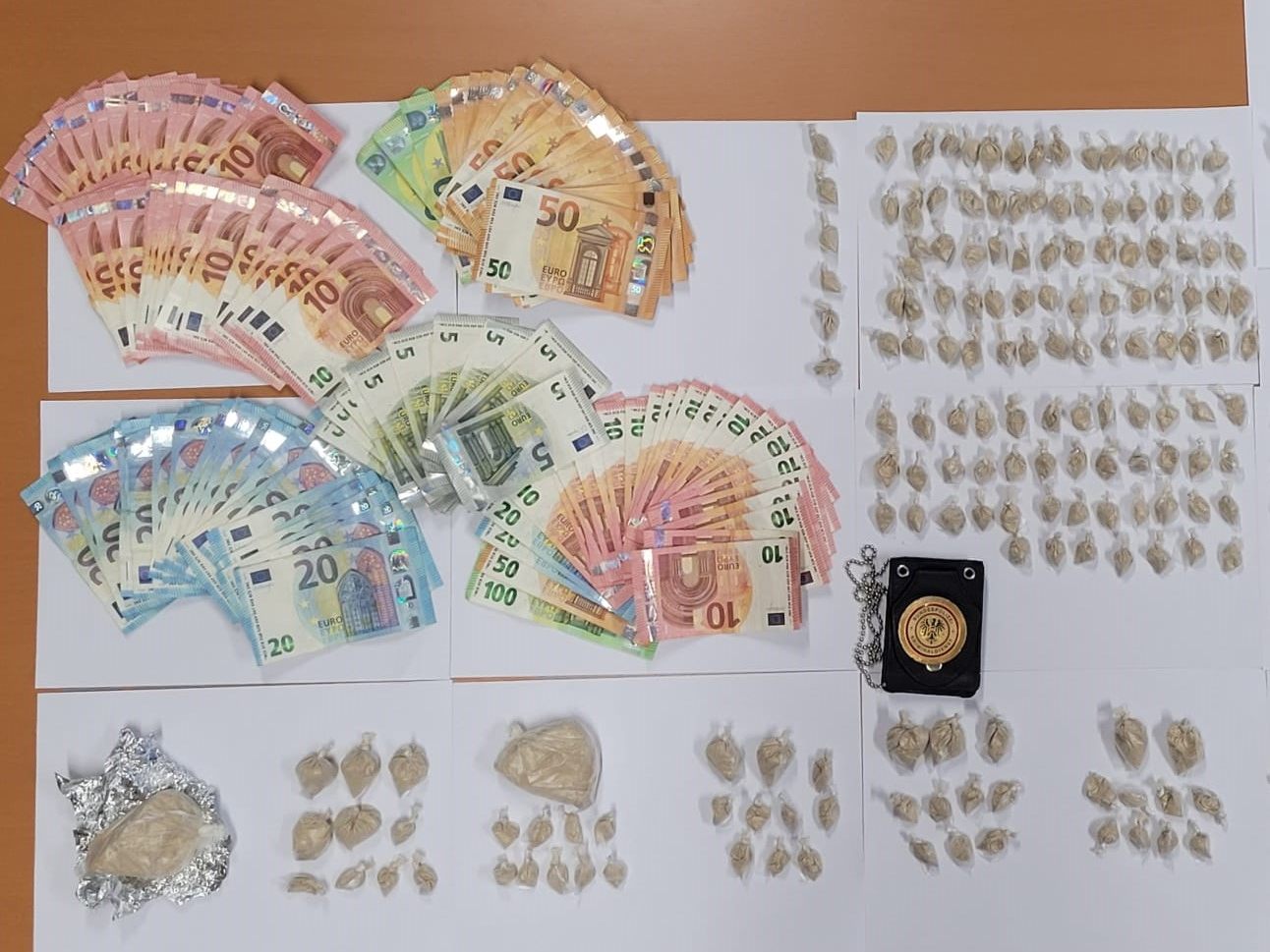 In Wien-Döbling wurde ein 21-jähriger mutmaßlicher Drogendealer festgenommen.