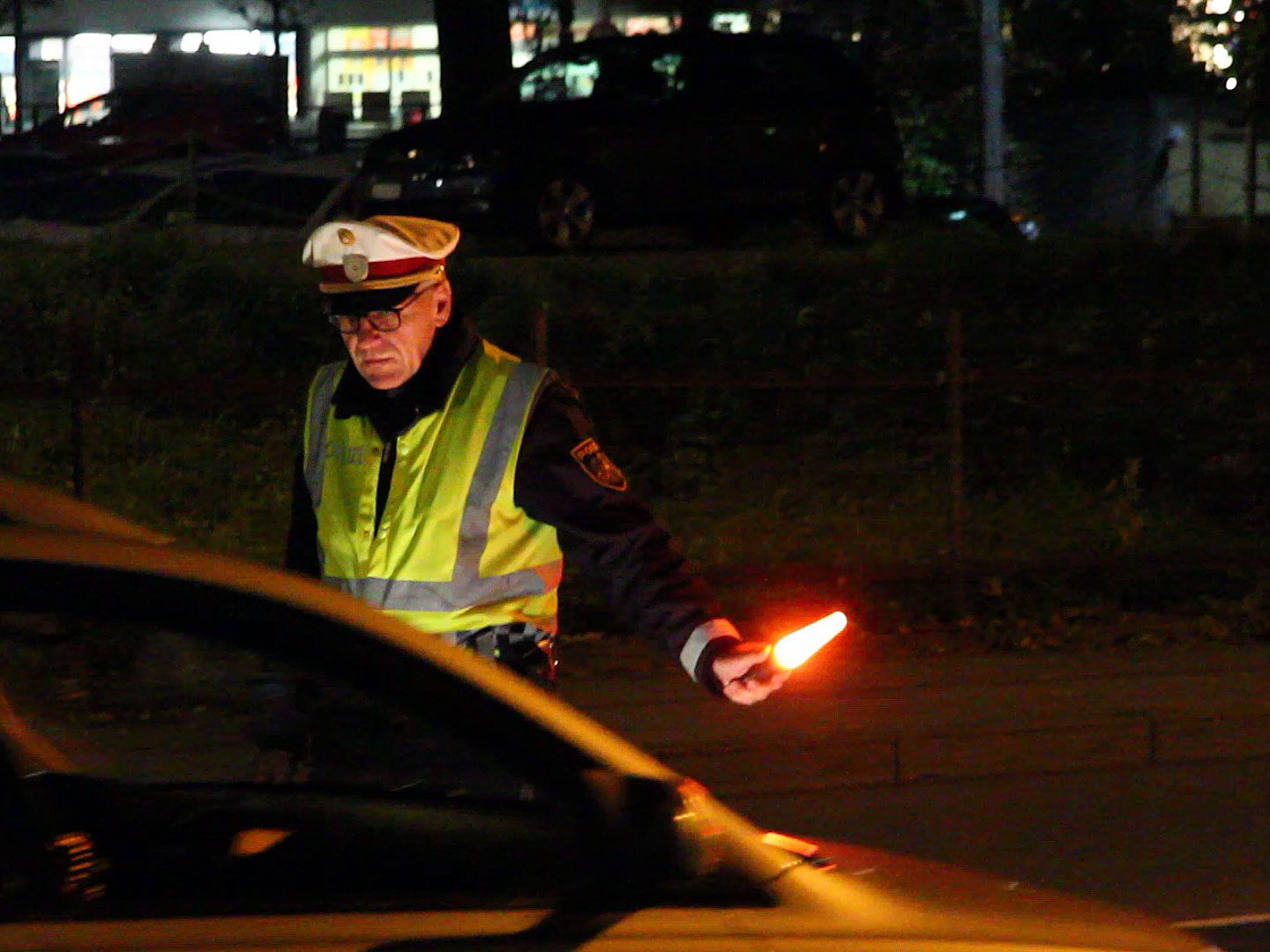 Der Mann konnte nach einer kurzen Fahndung ausfindig gemacht werden. Der Mann konnte nach einer kurzen Fahndung ausfindig gemacht werden.