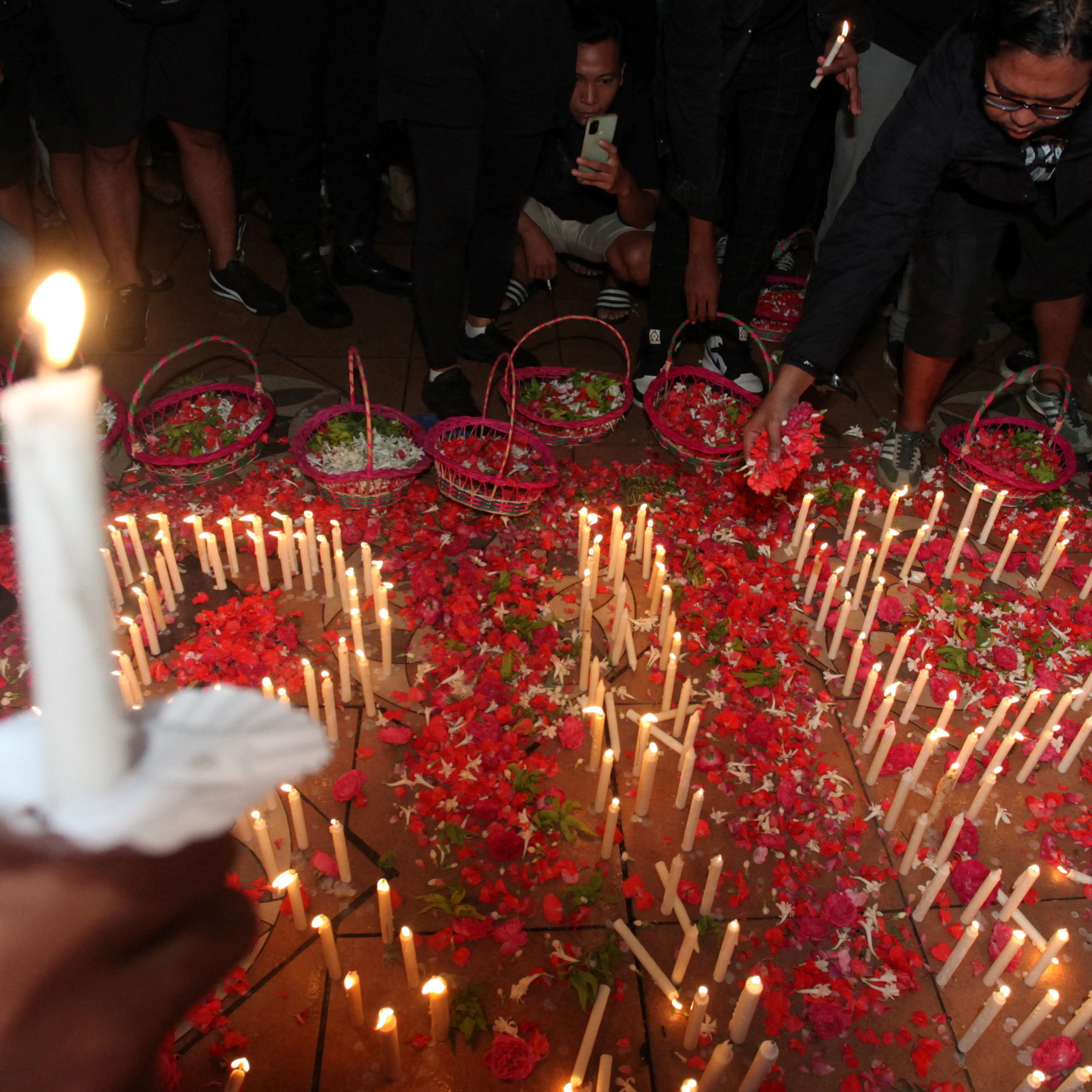 Nach der nach Stadion-Tragödie auf Java gibt es nun erste Urteile.