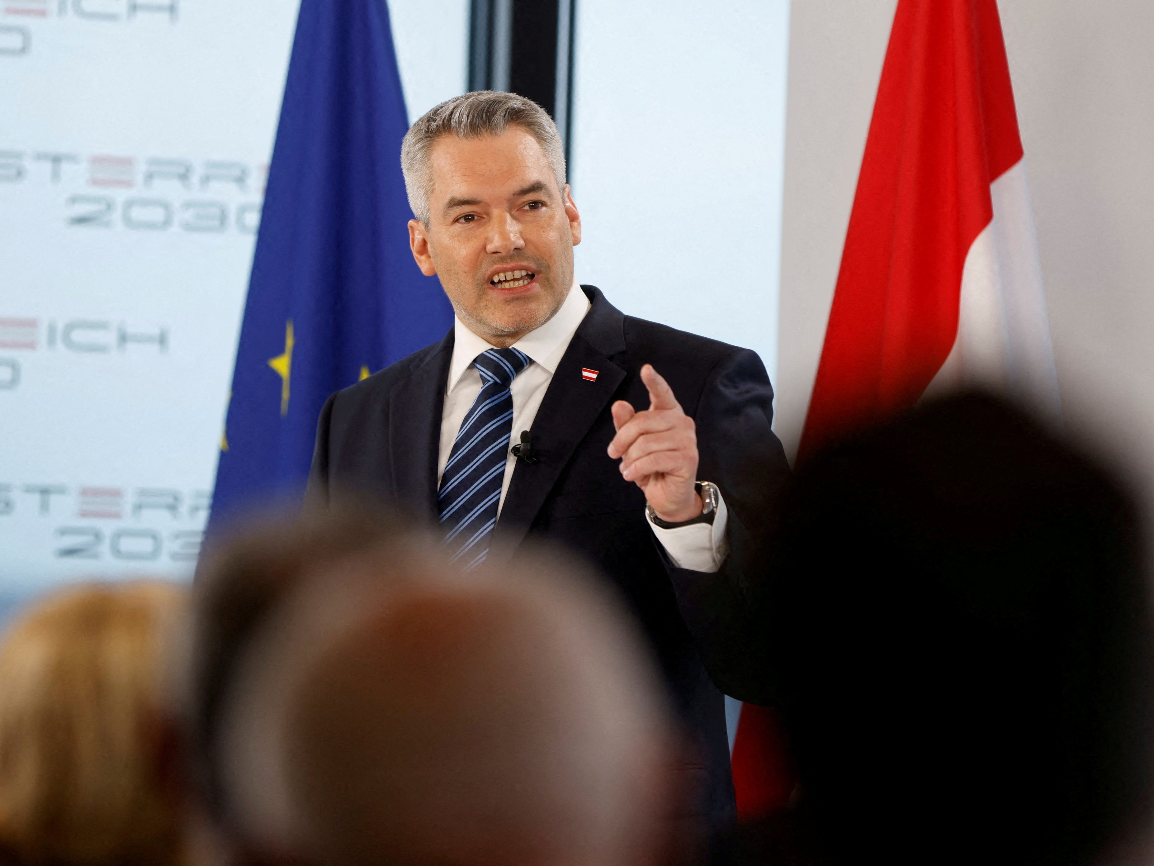 Bundeskanzler Karl Nehammer (ÖVP) sieht die Koalition, trotz Unmut der Grünen nach seiner Rede zu Lage der Nation, intakt. Bundeskanzler Karl Nehammer (ÖVP) sieht die Koalition, trotz Unmut der Grünen nach seiner Rede zu Lage der Nation, intakt.