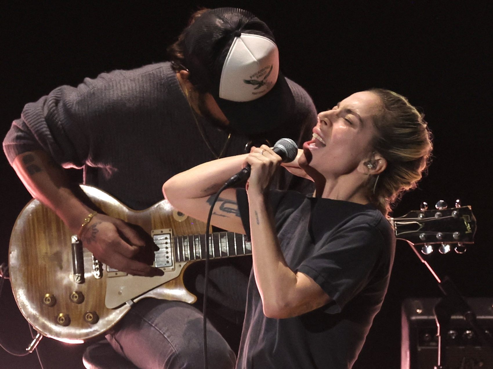 Lady Gaga performte ihren Song bei den Oscars ungeschminkt.