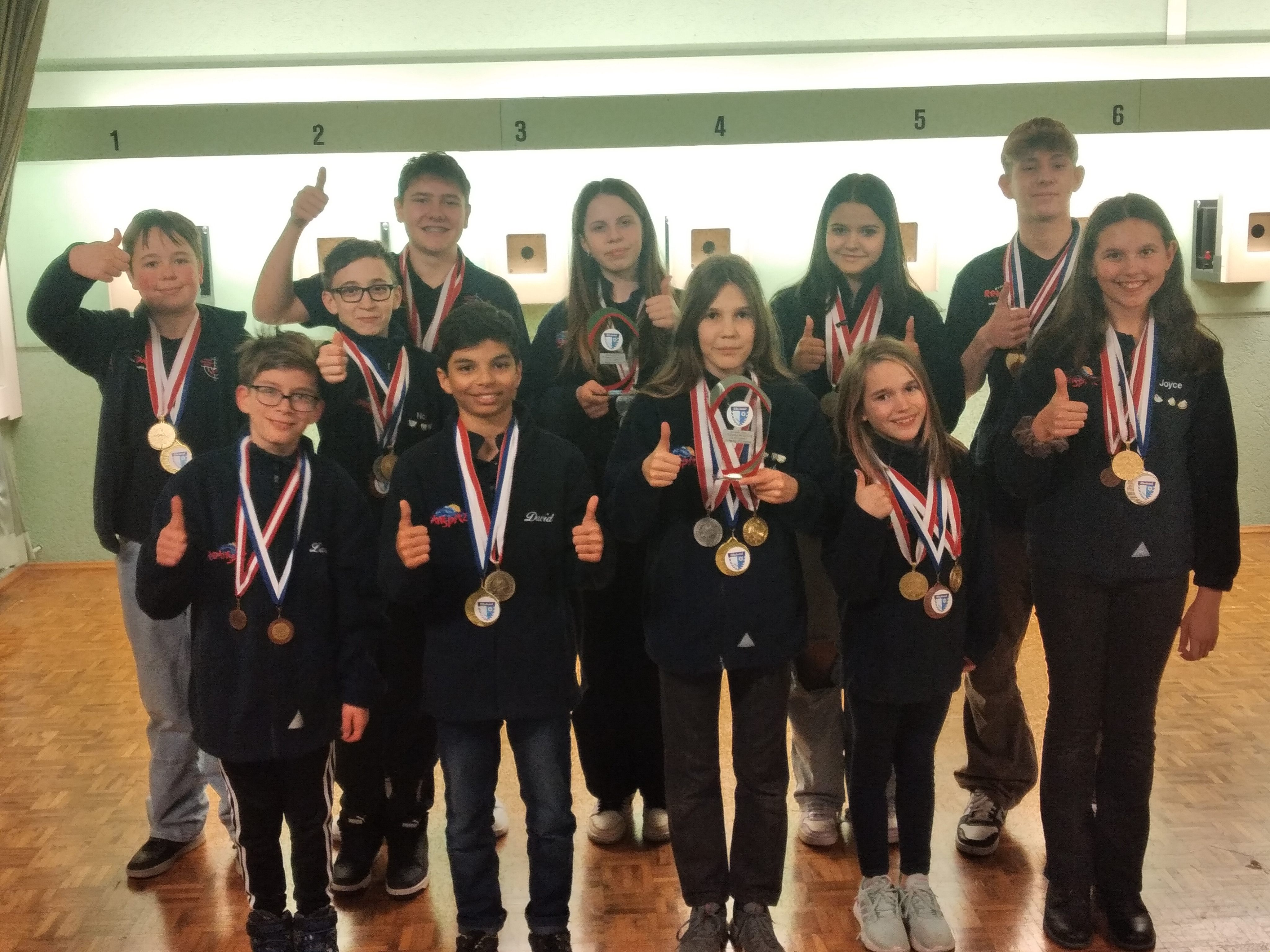 v.l. Raphael, Laurin, Nico, Joel, David, Lena, Sarah, Cathy, Lynn, Rouven , Joyce v.l. Raphael, Laurin, Nico, Joel, David, Lena, Sarah, Cathy, Lynn, Rouven , Joyce