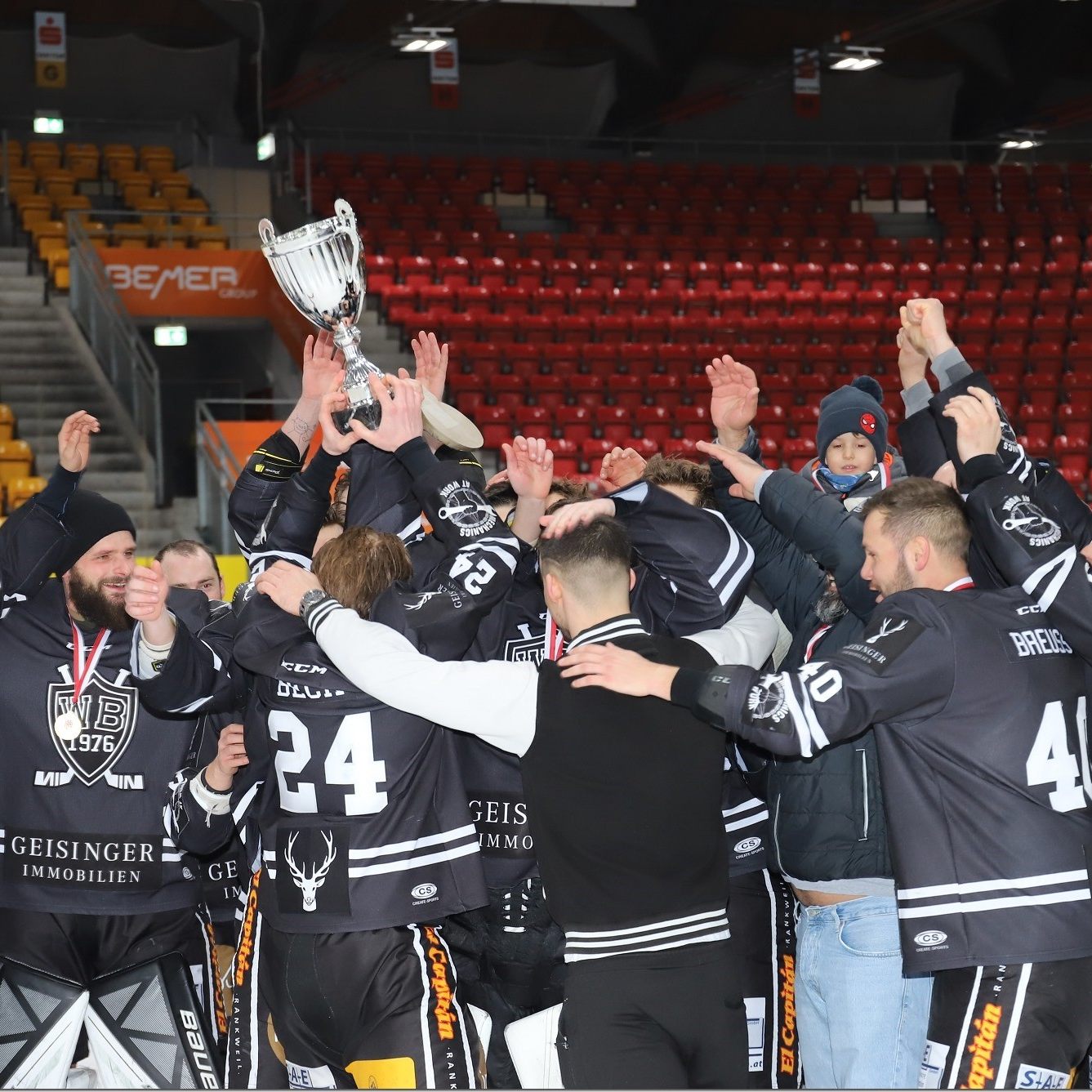 HC Walter Buaba feiert den abermaligen Meistertitel in der VEHL2.