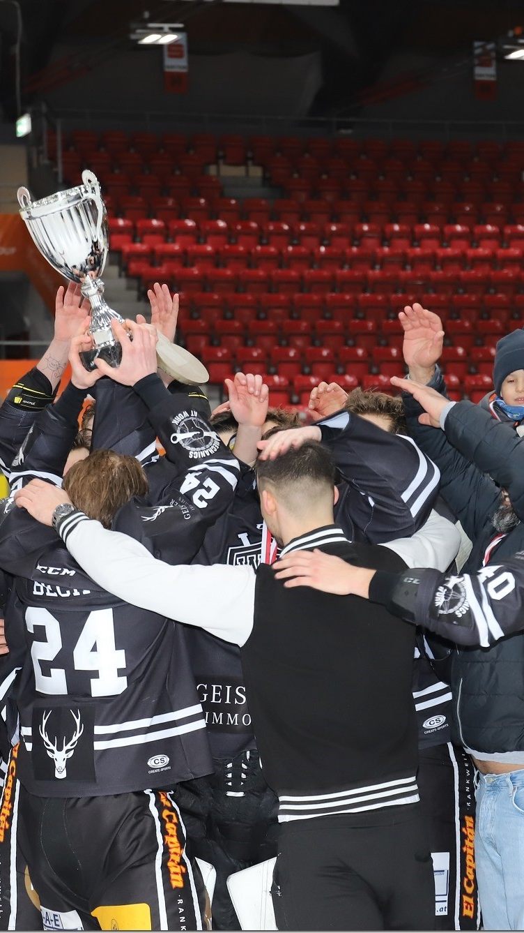 HC Walter Buaba feiert den abermaligen Meistertitel in der VEHL2.