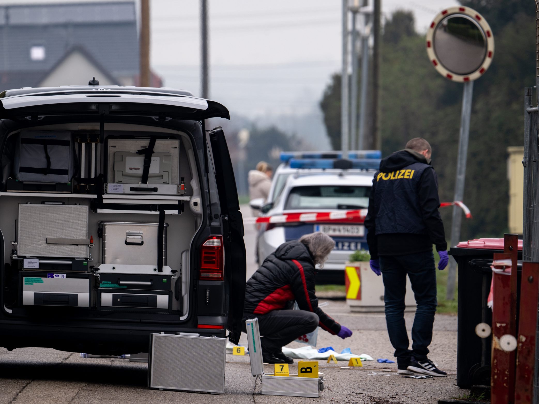 In Oberösterreich wurde ein Mann auf offener Straße niedergestochen. In Oberösterreich wurde ein Mann auf offener Straße niedergestochen.