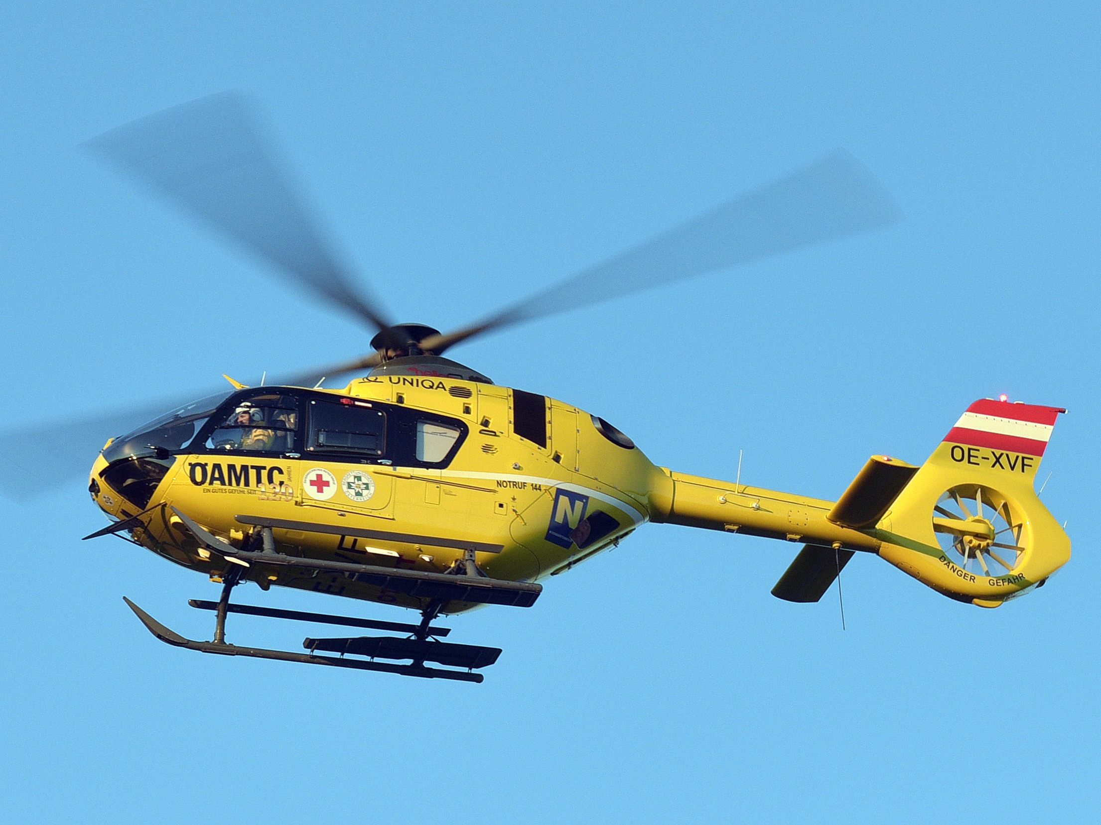 Im Wiener Stadtpark landete am Donnerstagnachmittag ein Hubschrauber zu einem medizinischen Notfalleinsatz. Im Wiener Stadtpark landete am Donnerstagnachmittag ein Hubschrauber zu einem medizinischen Notfalleinsatz.