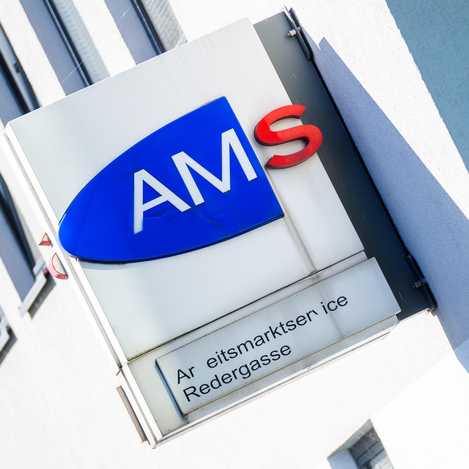 Für Ukrainerinnen und Ukrainer soll es einen einfacheren Zugang zum Arbeitsmarkt geben.