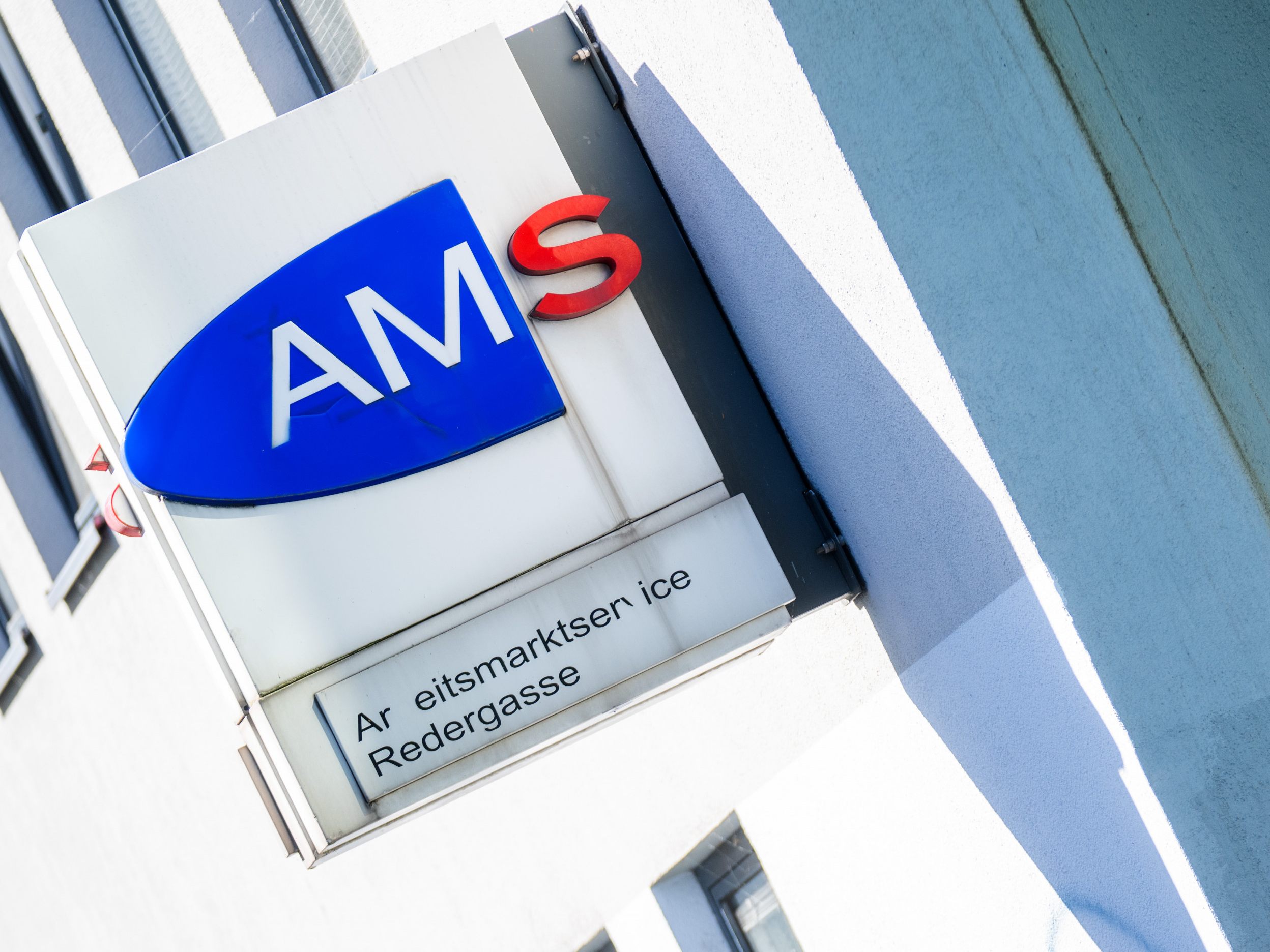 Für Ukrainerinnen und Ukrainer soll es einen einfacheren Zugang zum Arbeitsmarkt geben.