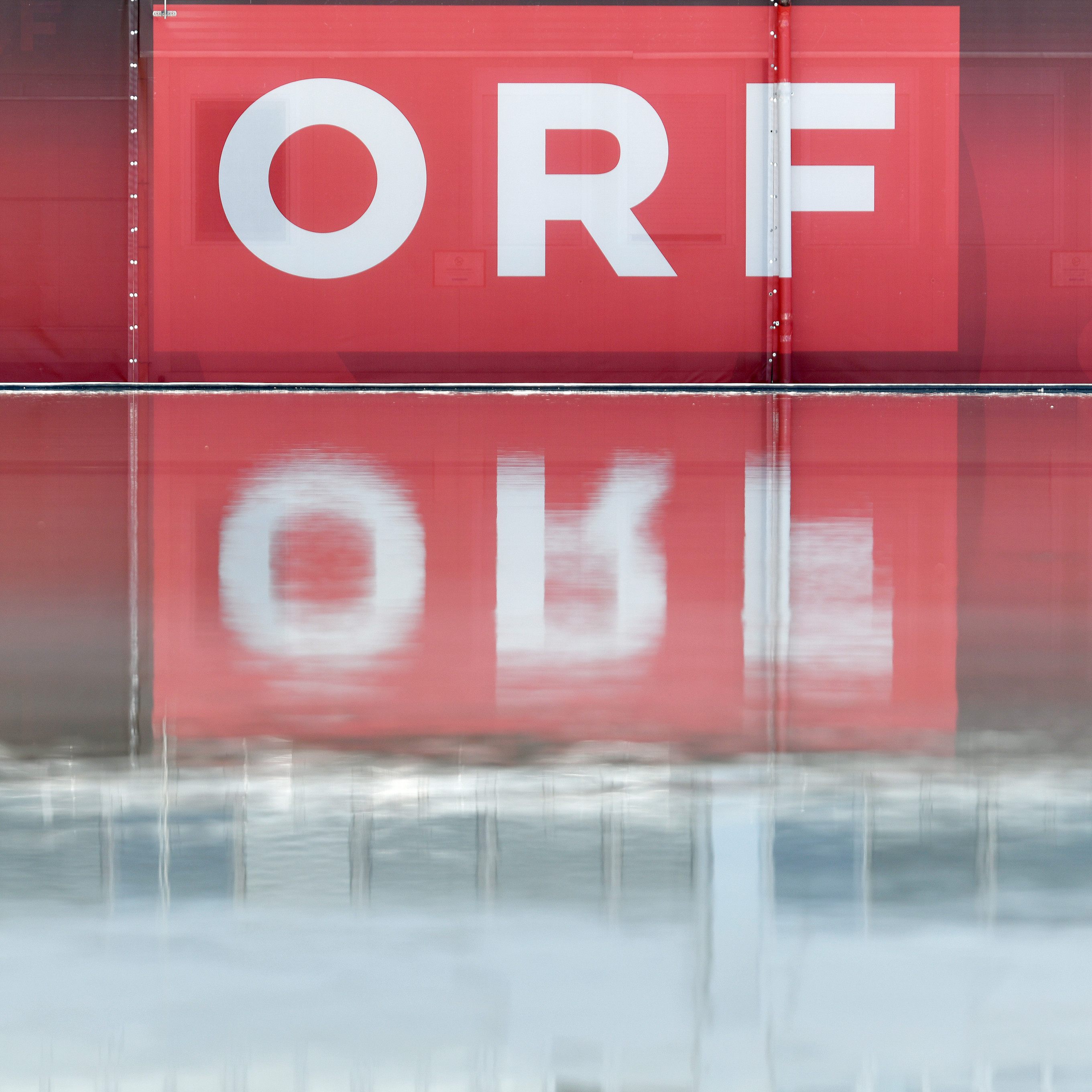 Eine ORF-Managerin zieht gegen ihren Arbeitgeber vor Gericht.