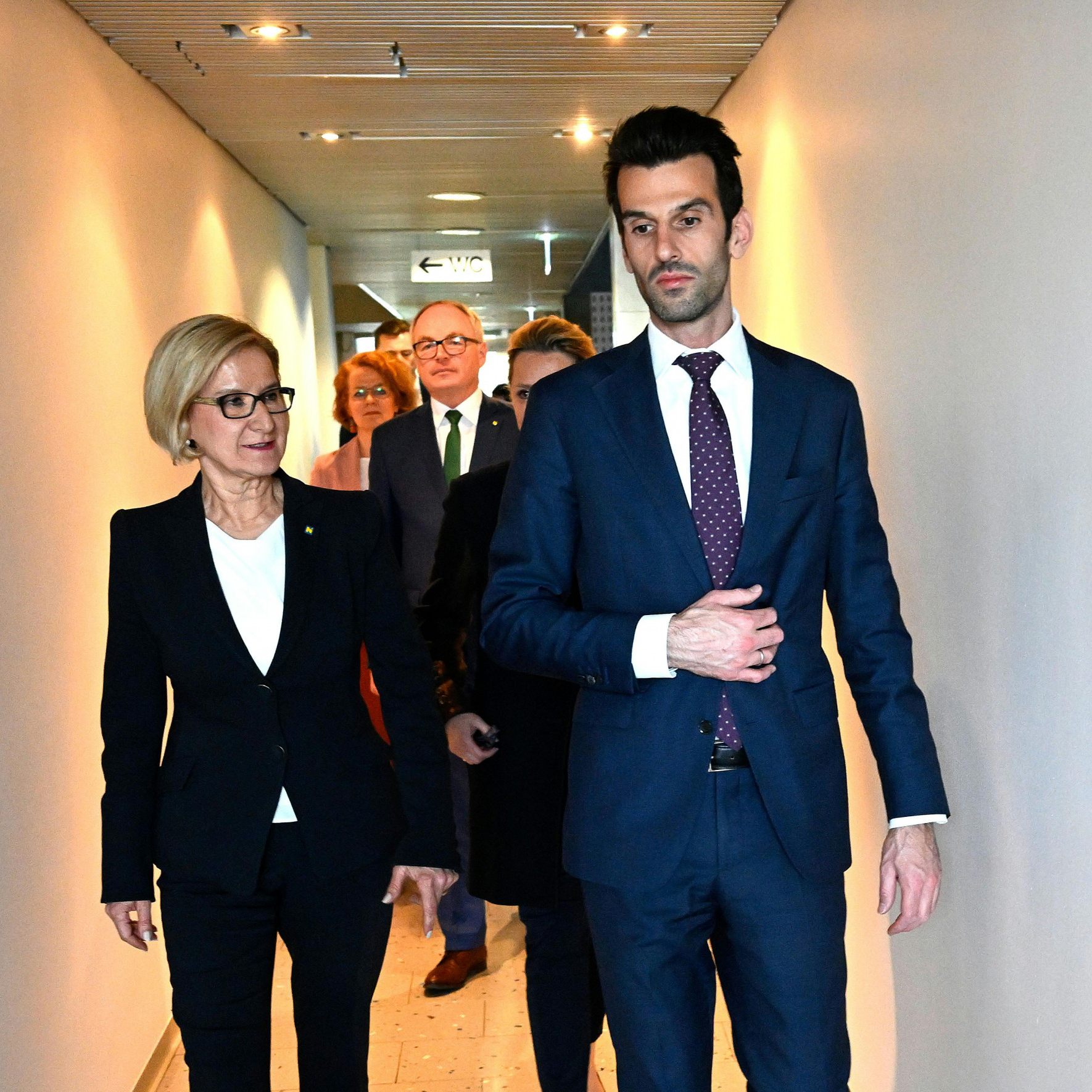 "Wirtshausprämie" und Stimmzettelreform finden sich im ÖVP/FPÖ-Pakt.