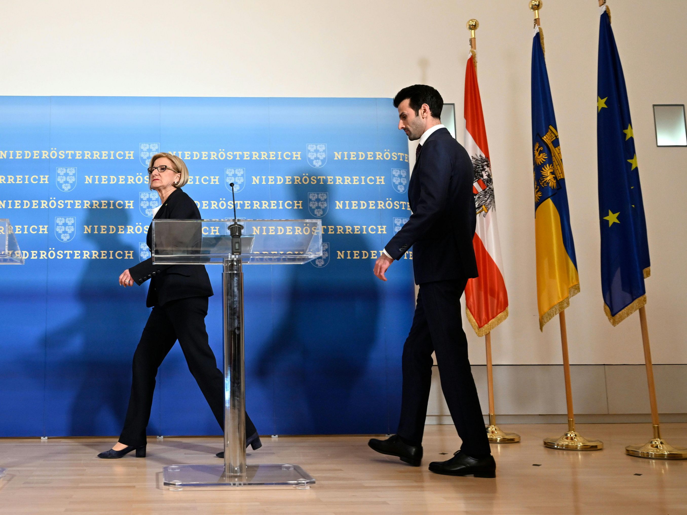 Nach Schwarz-Blau in NÖ, ortet die ÖVP einen "Beißreflex" der Öffentlichkeit. Nach Schwarz-Blau in NÖ, ortet die ÖVP einen "Beißreflex" der Öffentlichkeit.