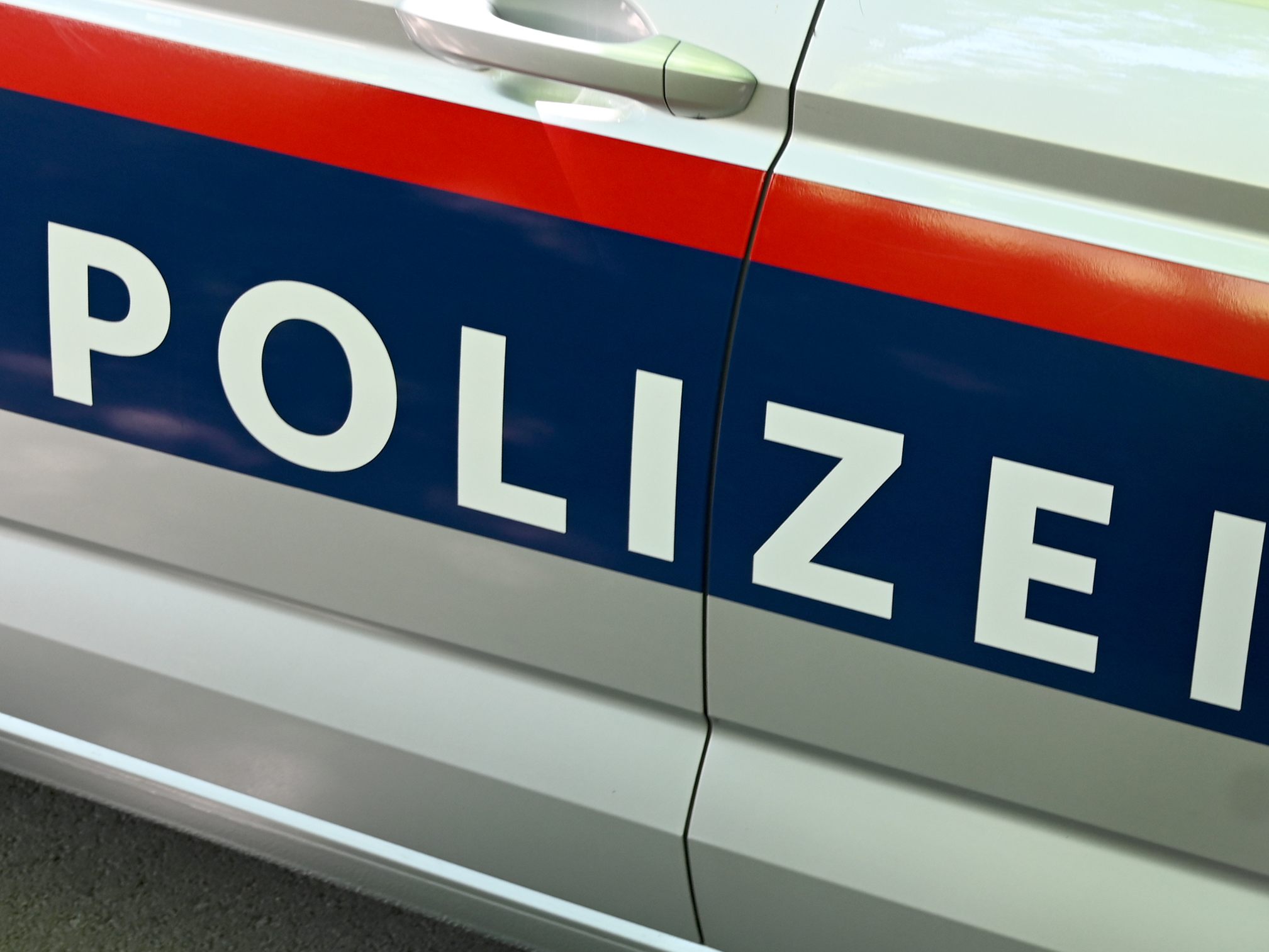 In Wien-Mariahilf kam es zu einem Unfall zwischen einem Pkw und einer Fußgängerin.