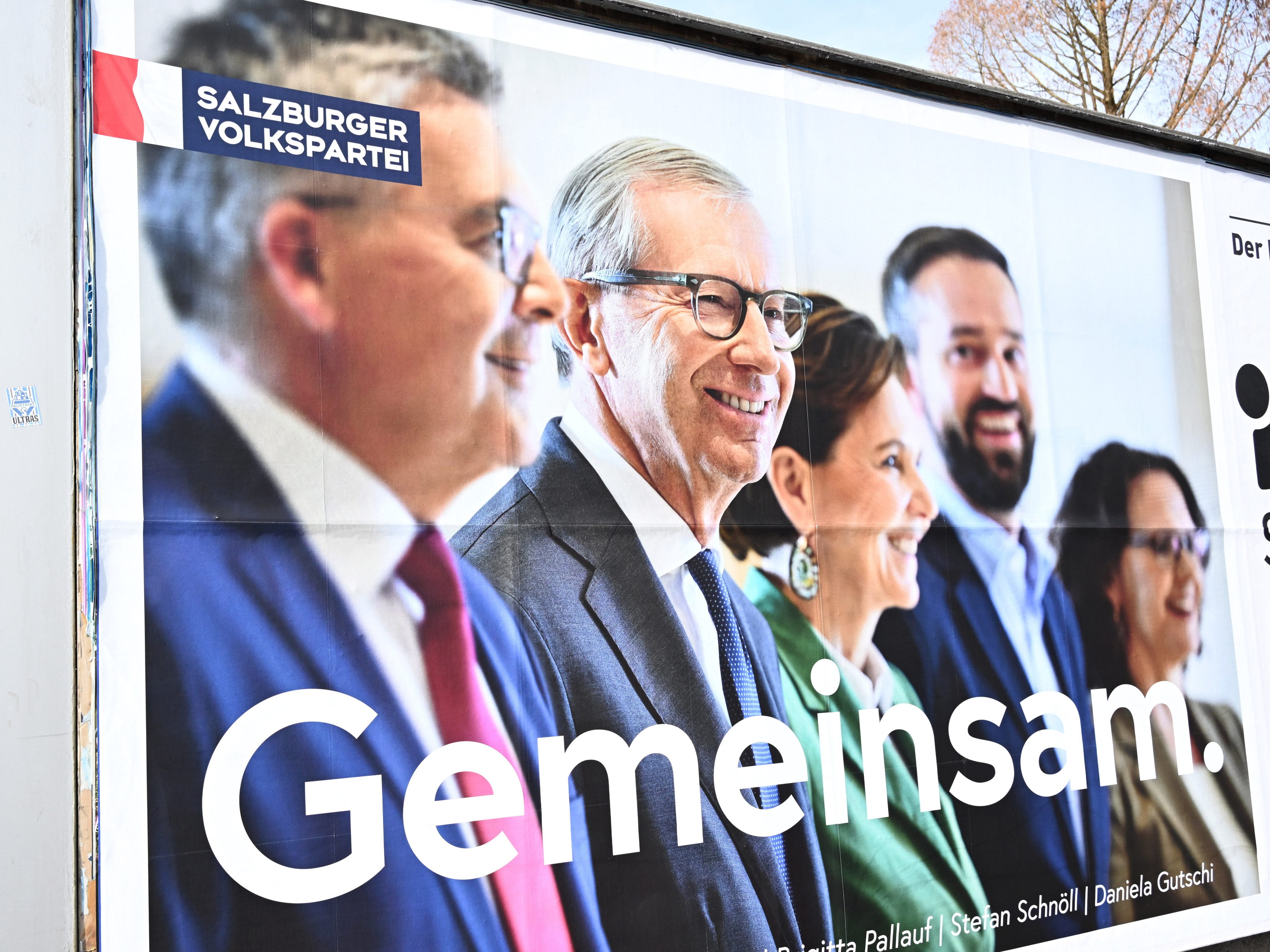 Die ÖVP reagierte den Landtag in Salzburg fast durchgehend seit 1945, bis auf eine Unterbrechung ab 2004 bis 2013, in der Gabriele Burgstaller vor der SPÖ Landeshauptfrau war. Die ÖVP reagierte den Landtag in Salzburg fast durchgehend seit 1945, bis auf eine Unterbrechung ab 2004 bis 2013, in der Gabriele Burgstaller vor der SPÖ Landeshauptfrau war.