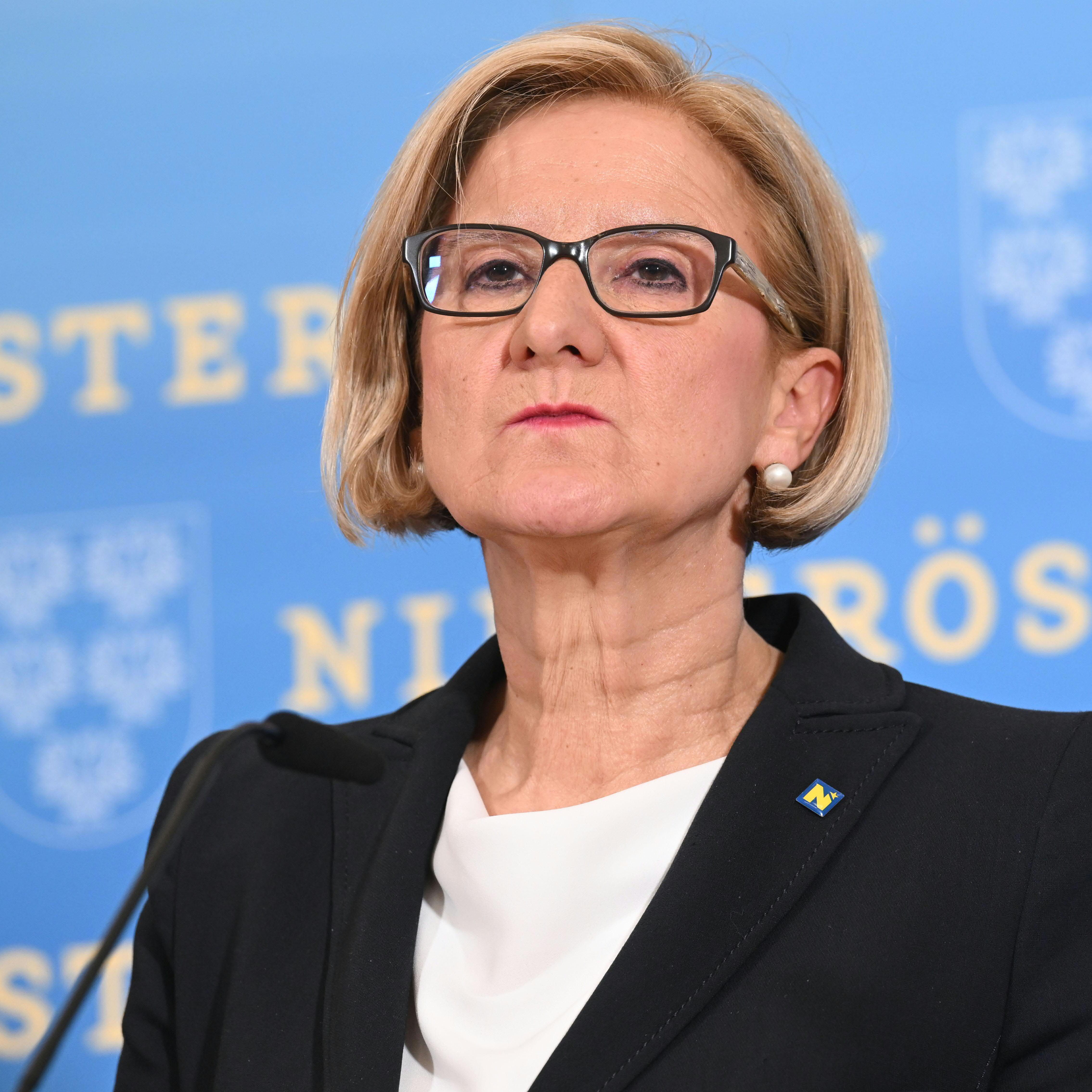 Niederösterreichs Landeshauptfrau Mikl-Leitner meint "über die Entwicklung Niederösterreichs entscheidet die Mehrheit unserer Landsleute und nicht die Lautstärke der Kritik aus Wien".