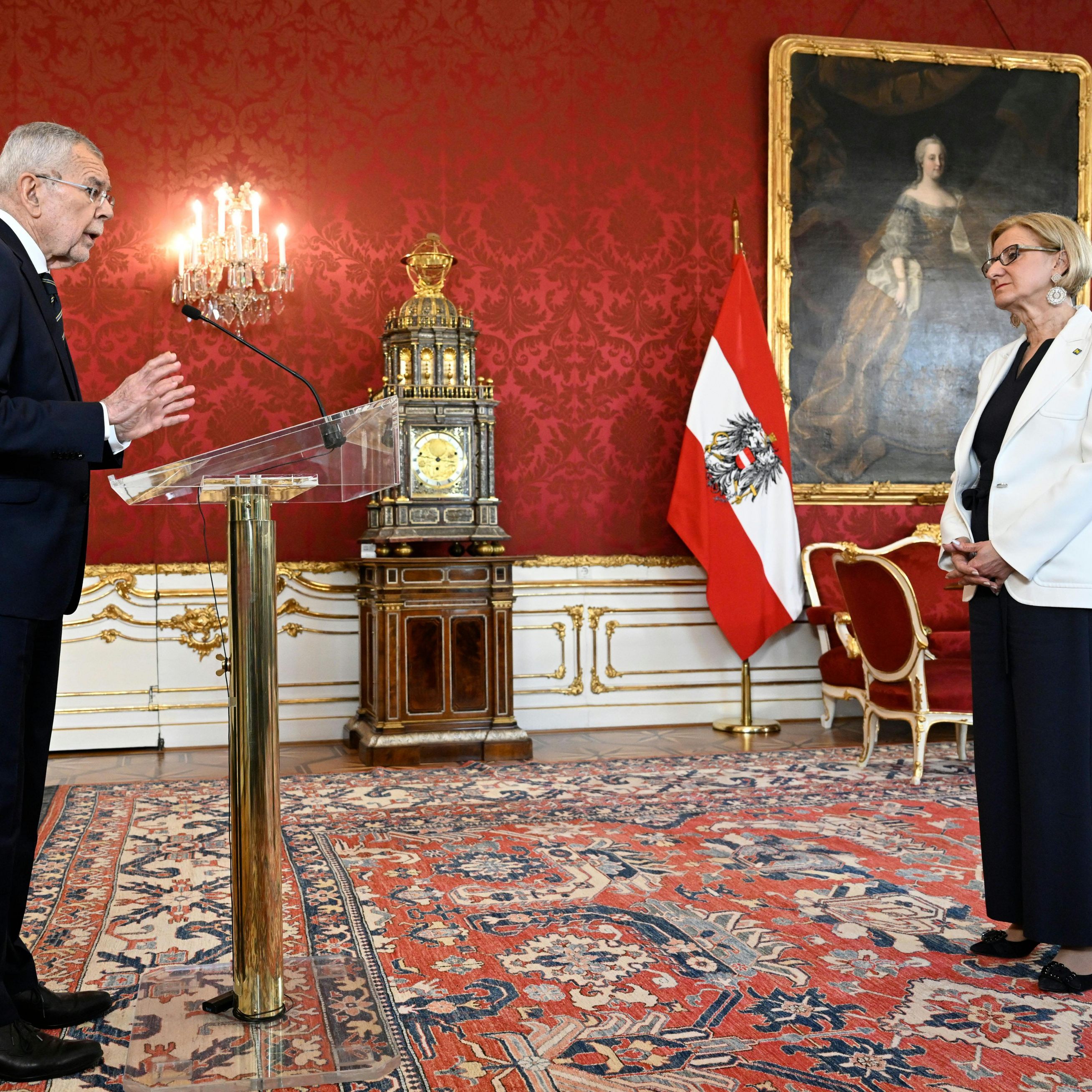 Van der Bellen hatte mahnende Worte für Mikl-Leitners bei der Angelobung.