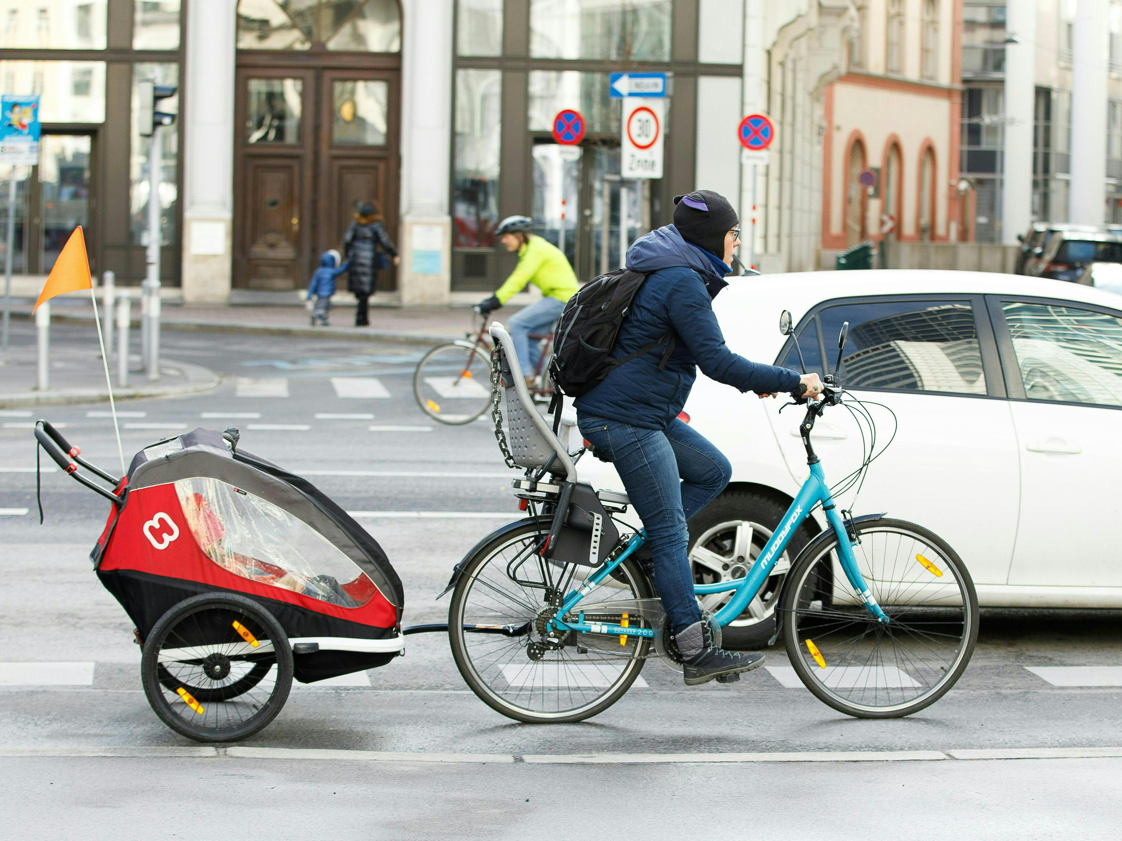 Dick eingepackt fahren die Wiener auch im Winter mit dem Fahrrad durch die Stadt. Dick eingepackt fahren die Wiener auch im Winter mit dem Fahrrad durch die Stadt.
