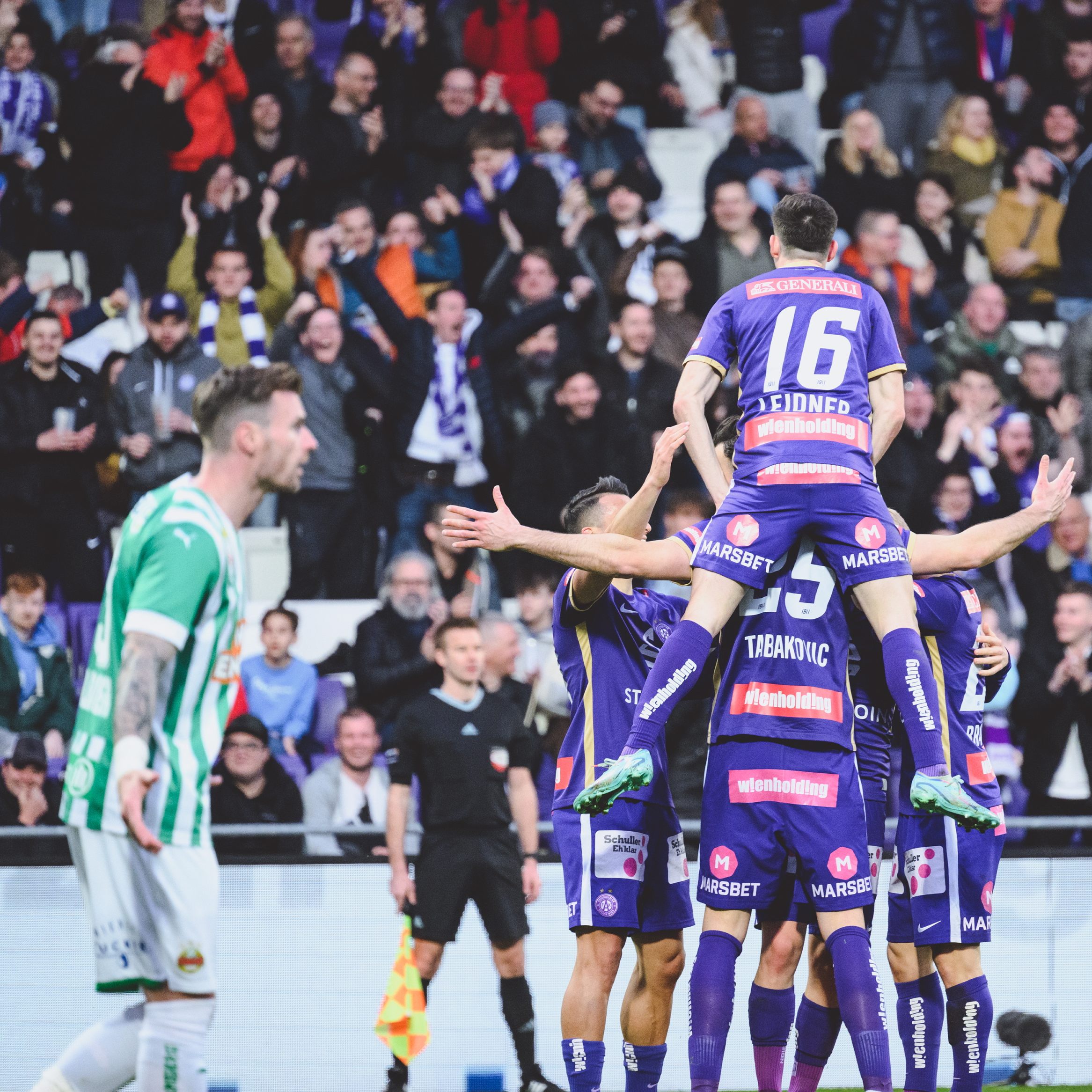 Freude bei der Wiener Austria - Rapid ist nun schon neun Derbys sieglos.