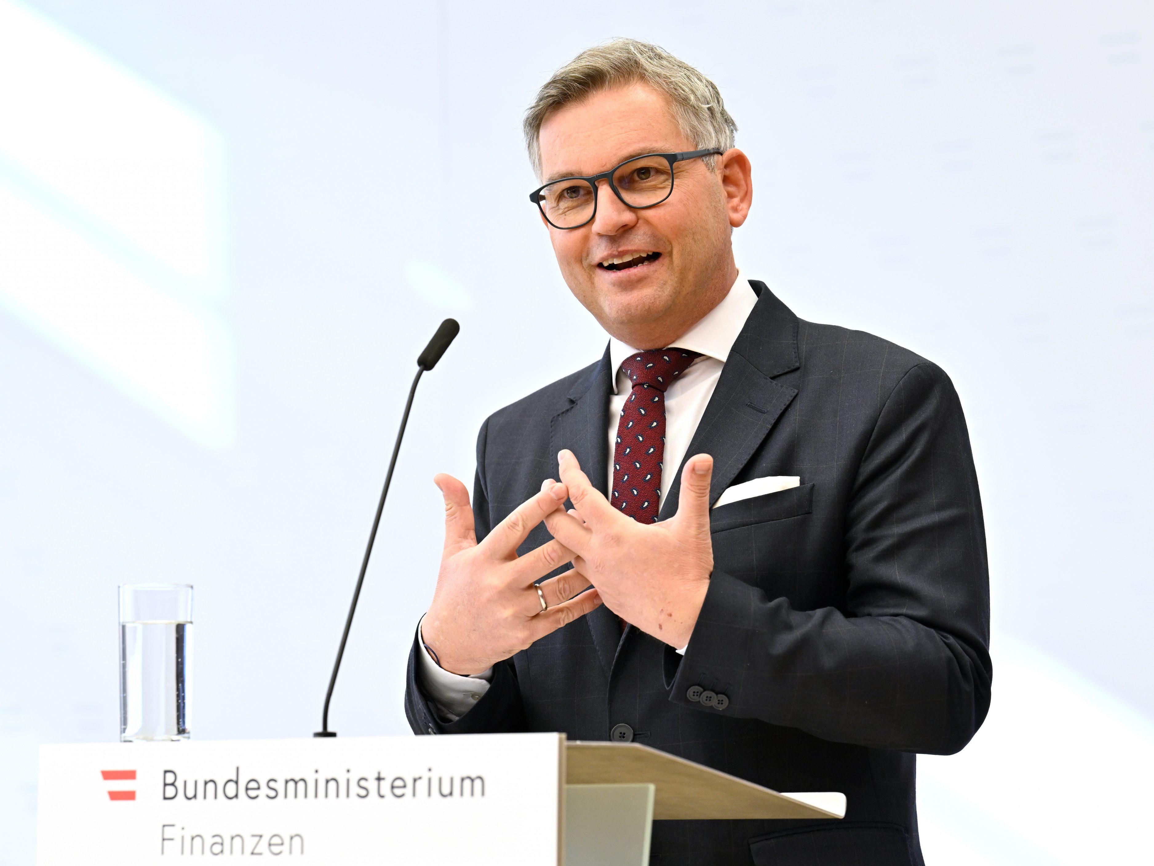 Das Thema Finanzausgleich bleibt ein Tauziehen zwischen Bund und Ländern. Das Thema Finanzausgleich bleibt ein Tauziehen zwischen Bund und Ländern.