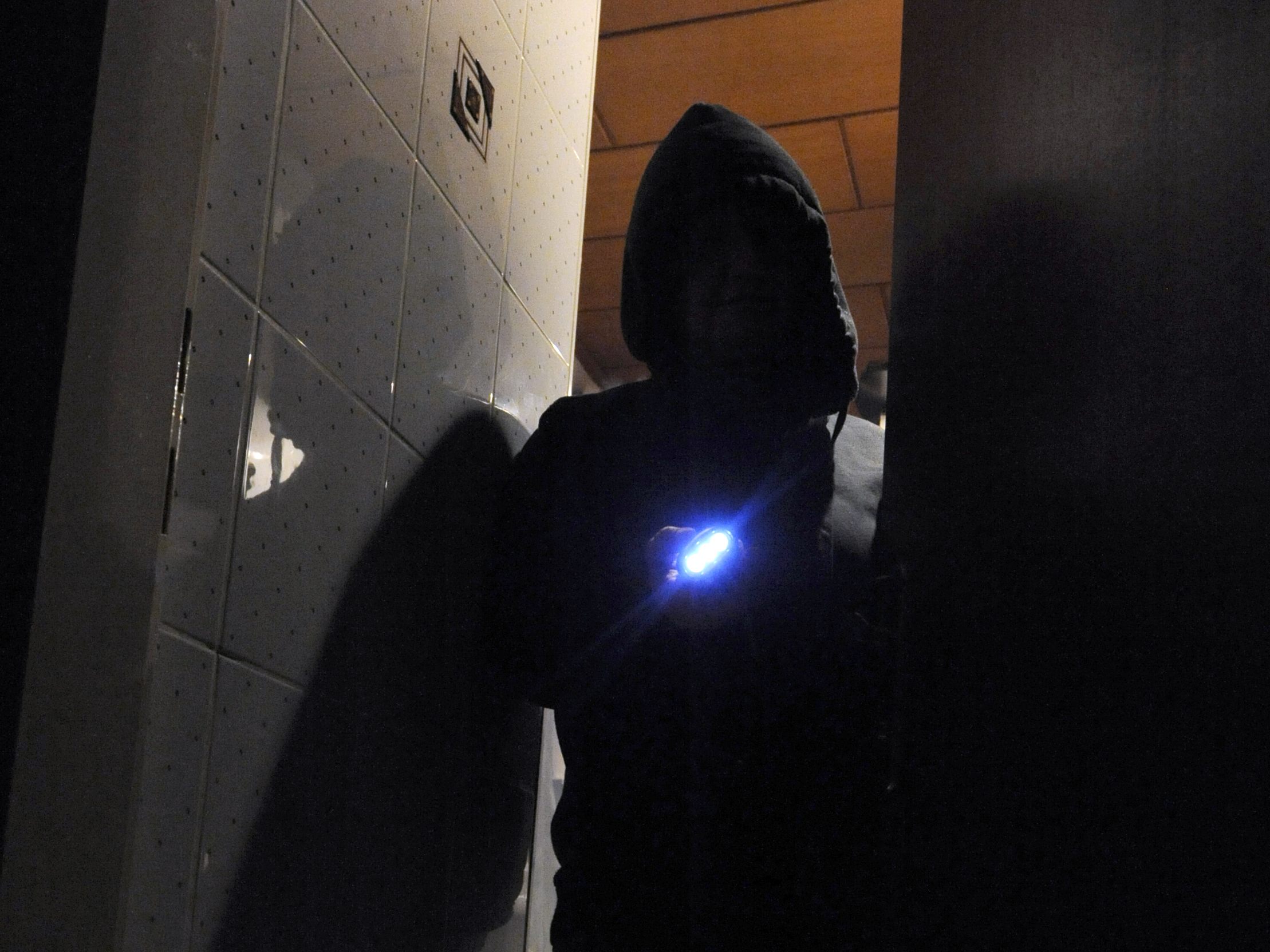 Eine 94-Jährige wurde bei einem Einbruch in ihre Wohnung verletzt. Eine 94-Jährige wurde bei einem Einbruch in ihre Wohnung verletzt.
