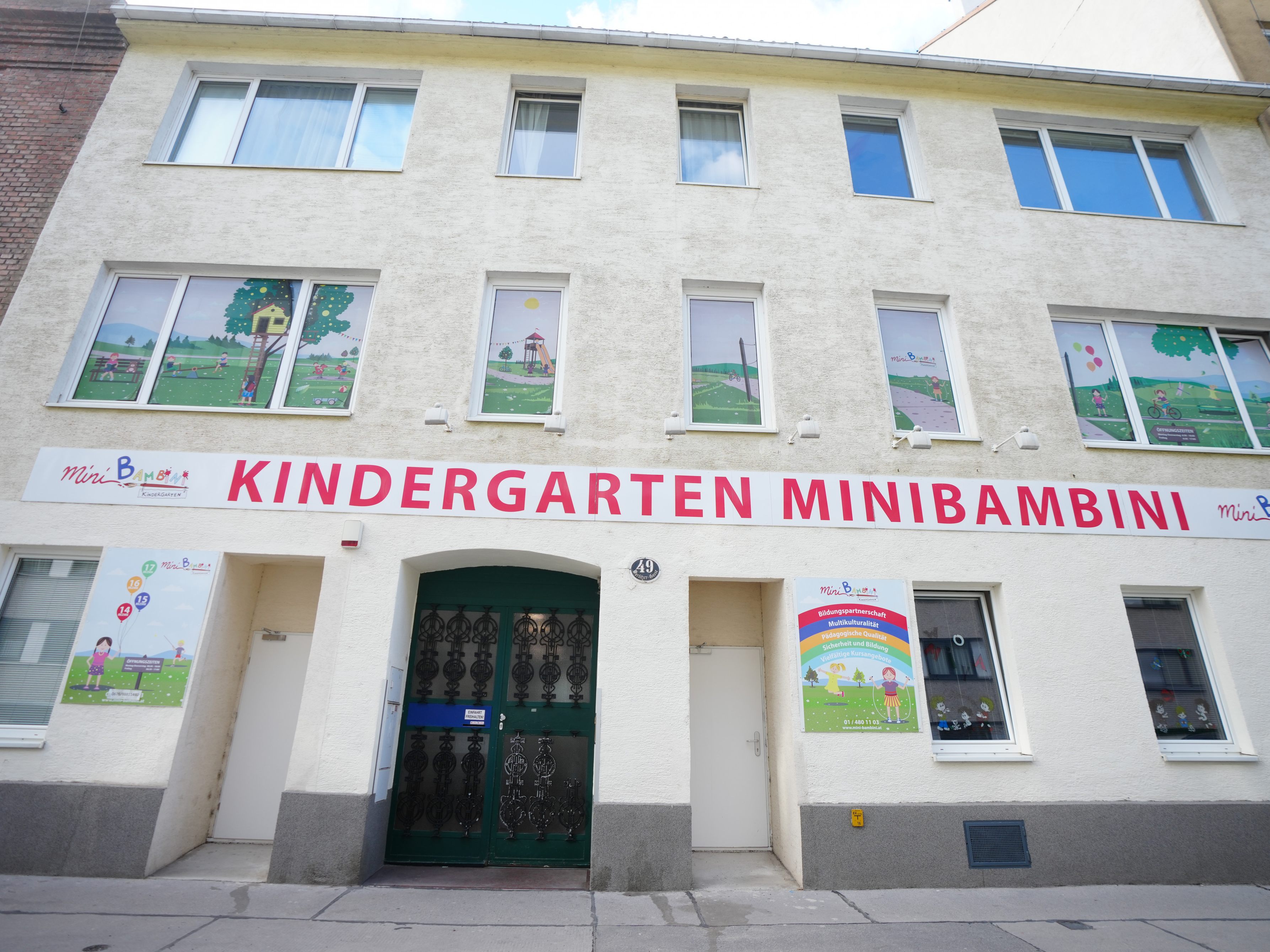 An allen Standorten der Kindergärten und bei den Wohnsitzen der Betreiber der Kindergärten Minibambini soll es Hausdurchsuchungen gegeben haben.