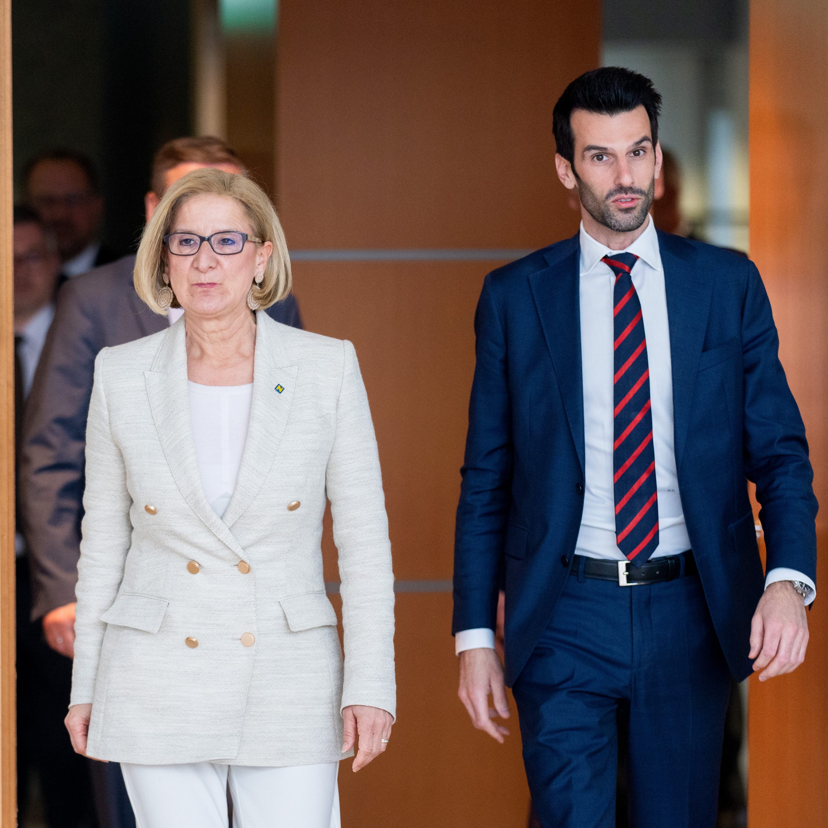 So sieht die Ressort-Aufteilung zwischen Landeshauptfrau Johanna Mikl-Leitner (ÖVP) und ihrem zukünftigen Stellvertreter Udo Landbauer (FPÖ) nach der Landtagswahl in NÖ aus.