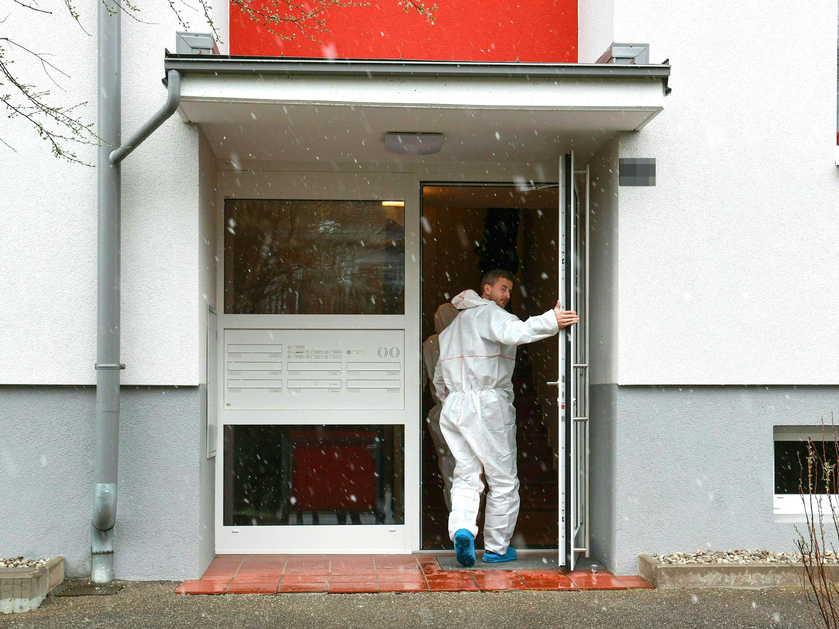 Die Polizei vermutet eine Beziehungstat. Die Polizei vermutet eine Beziehungstat.
