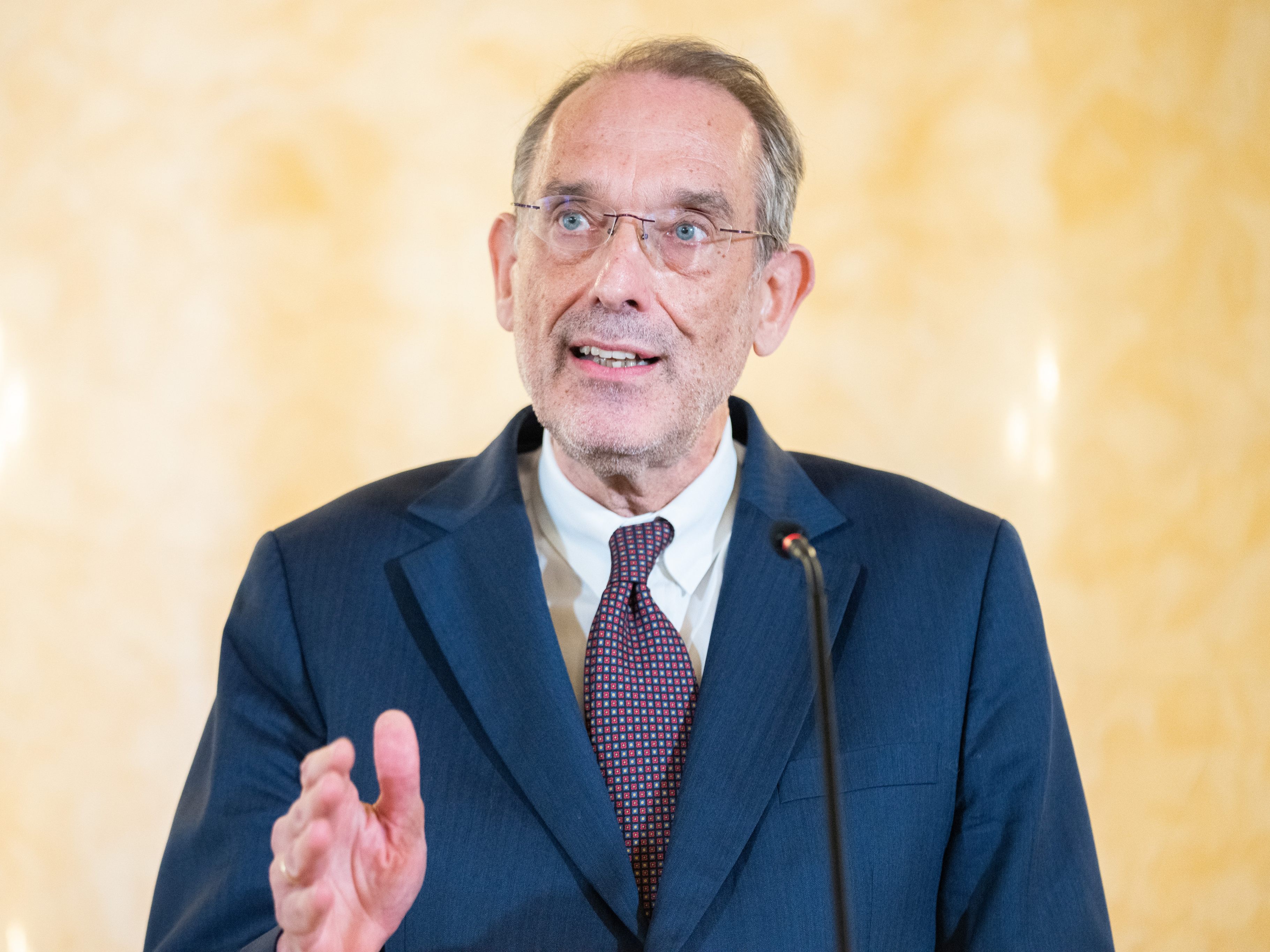 Ex-Minister Faßmann kritisiert Impf-Werbeverbot scharf. Ex-Minister Faßmann kritisiert Impf-Werbeverbot scharf.