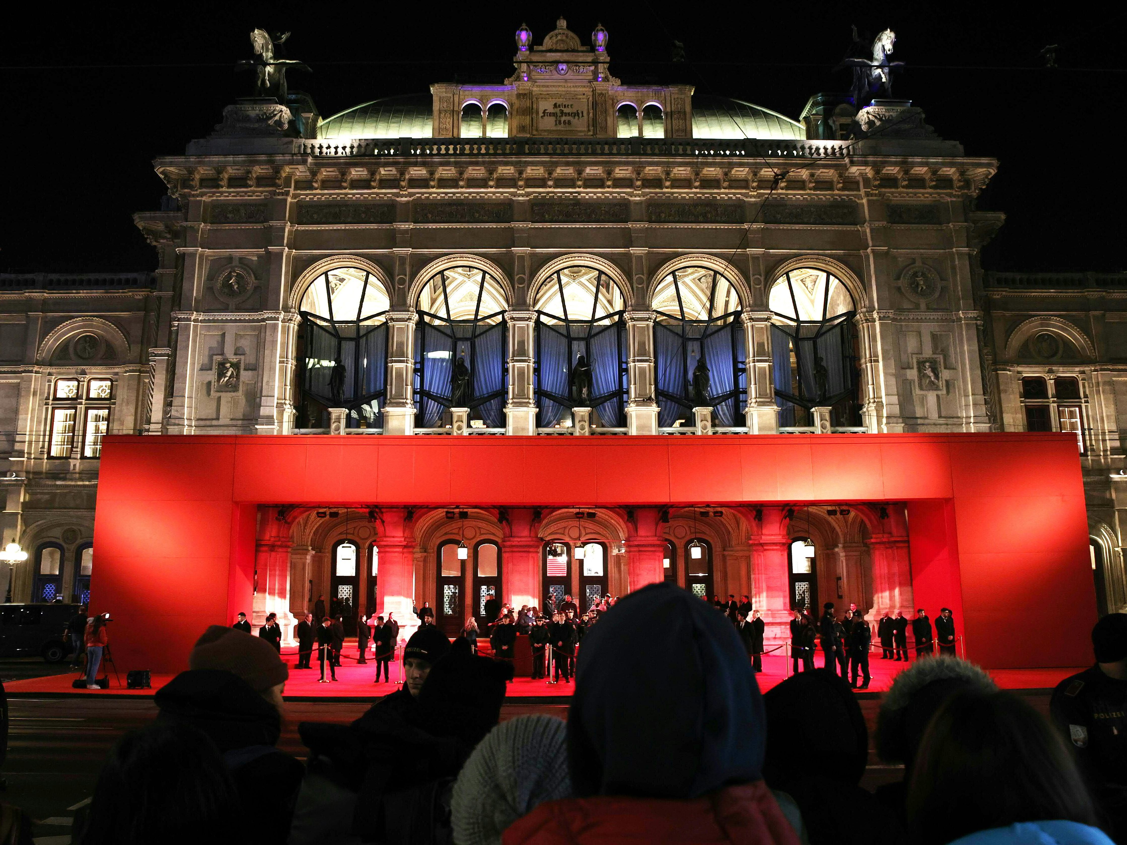 Der Opernball unterstützt die Spendenkampagne: "Österreich hilft Österreich".