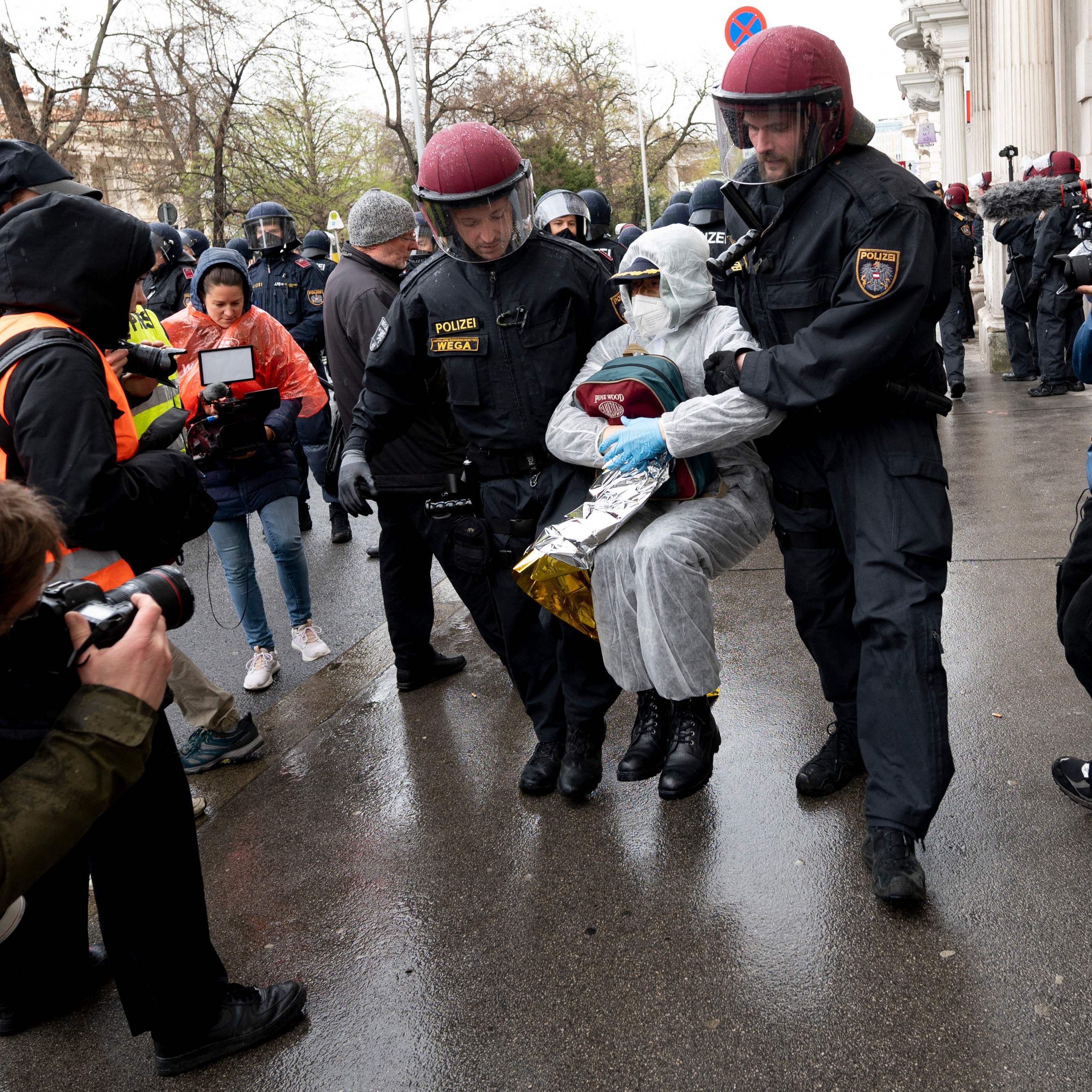 Auch am zweiten Tag der Gas-Konferenz im Wiener Marriott-Hotel gab es Proteste gegen die Veranstaltung.