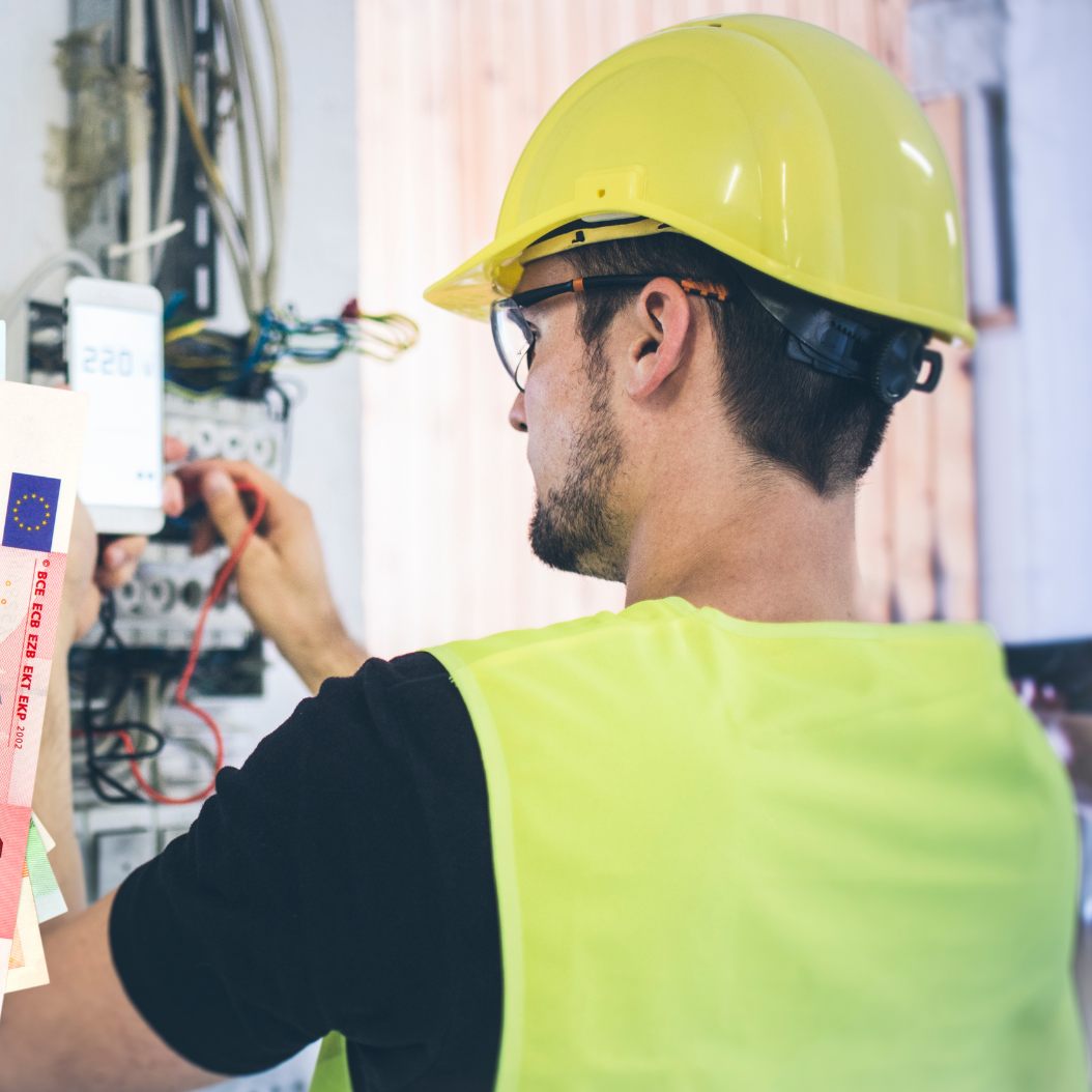 In den KV-Verhandlungen der Elektro- und Elektronikindustrie wir mehr Gehalt gefordert.