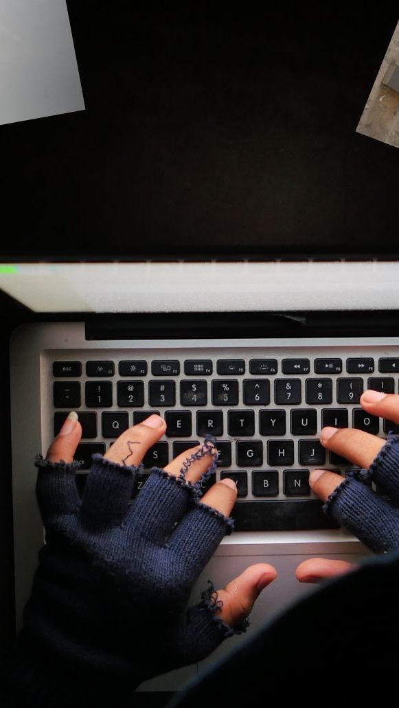 Laut Recherchen eines Medienverbundes sollen mehrere russische Ex-Hacker bei bekannten westlichen Konzernen arbeiten.