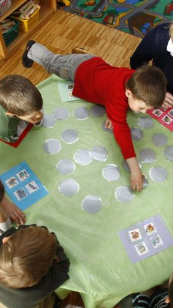 Bei der Hotline der Stadt Wien zum umstrittenen Kindergartenträgerverein haben sich bereits über 400 Anrufer gemeldet.