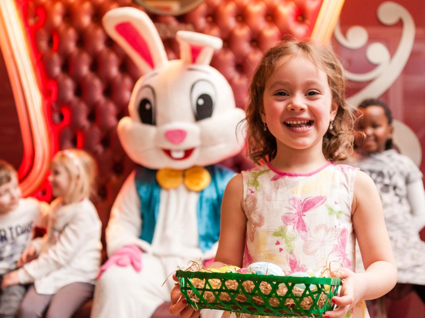 Am 2. April 2023 bietet das Hard Rock Cafe Wien ein Frühstück mit dem Osterhasen. Am 2. April 2023 bietet das Hard Rock Cafe Wien ein Frühstück mit dem Osterhasen.