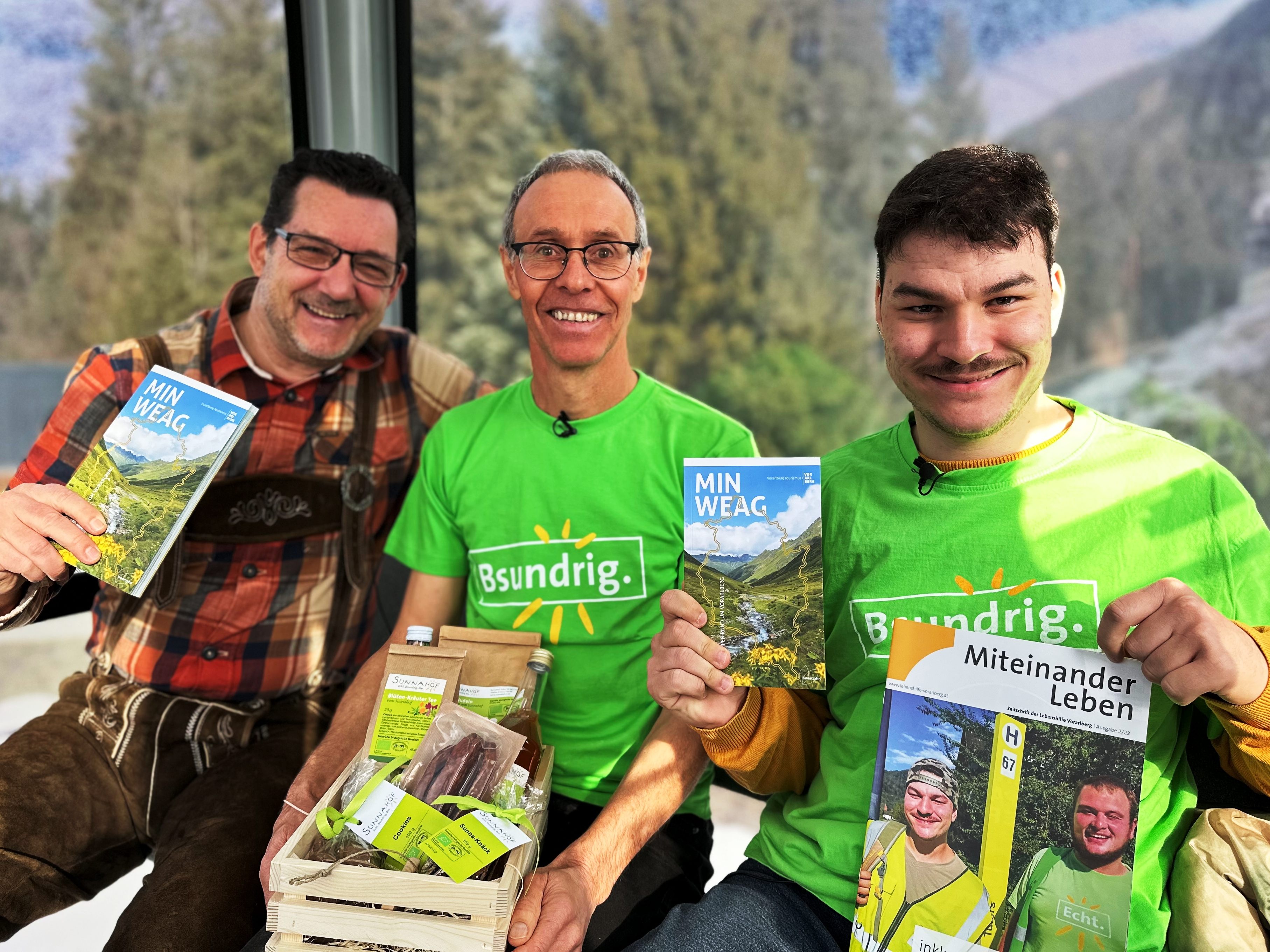 Andreas Seeburger (li) hat in der 275. Folge Benno Scherrer (mi) und Jeremy Amann (re), vom Sunnahof der Vorarlberger Lebenshilfe zu Gast. Andreas Seeburger (li) hat in der 275. Folge Benno Scherrer (mi) und Jeremy Amann (re), vom Sunnahof der Vorarlberger Lebenshilfe zu Gast.
